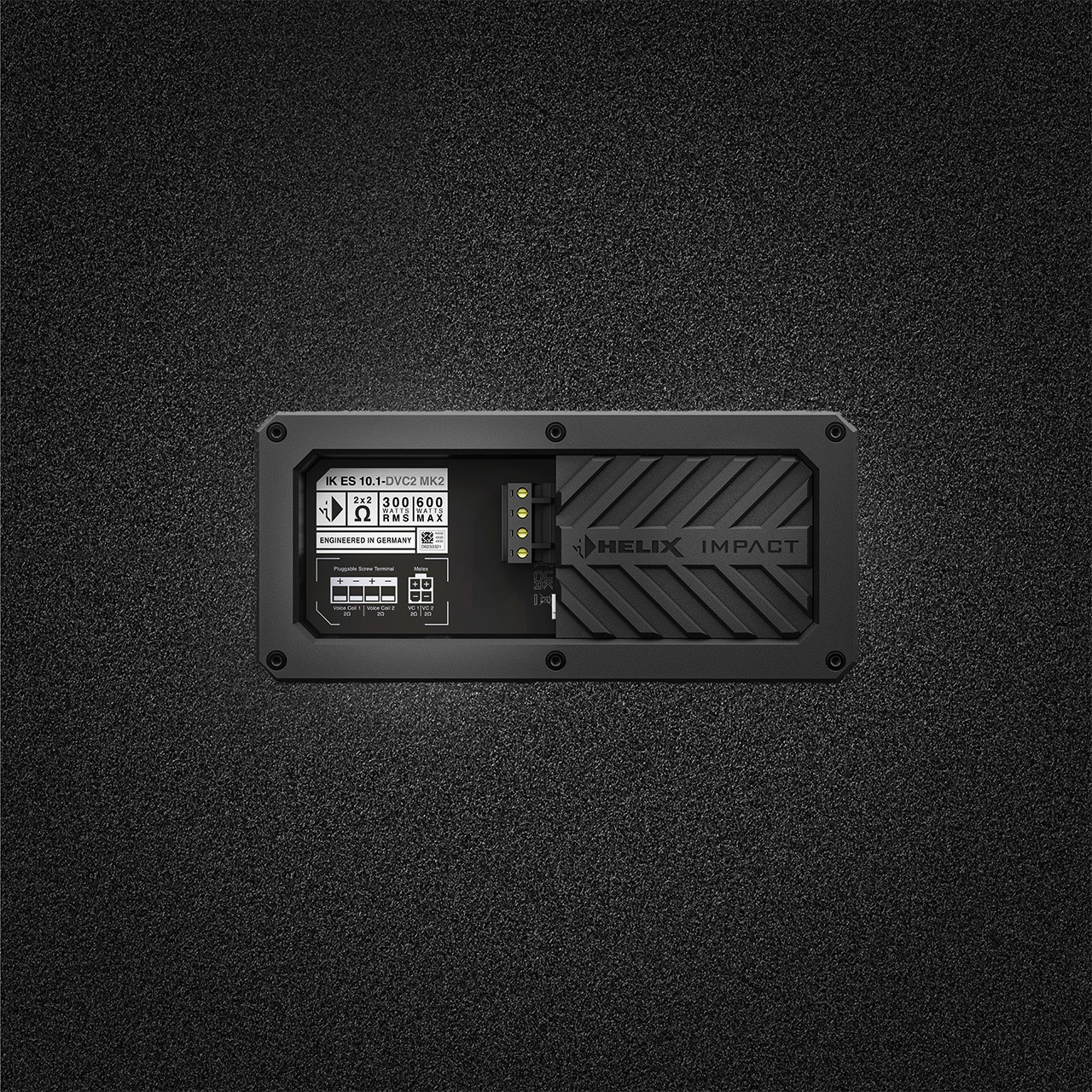 Das Etikett zeigt 2x2 Ohm, 300W RMS, 600W Max. Helix Impact.