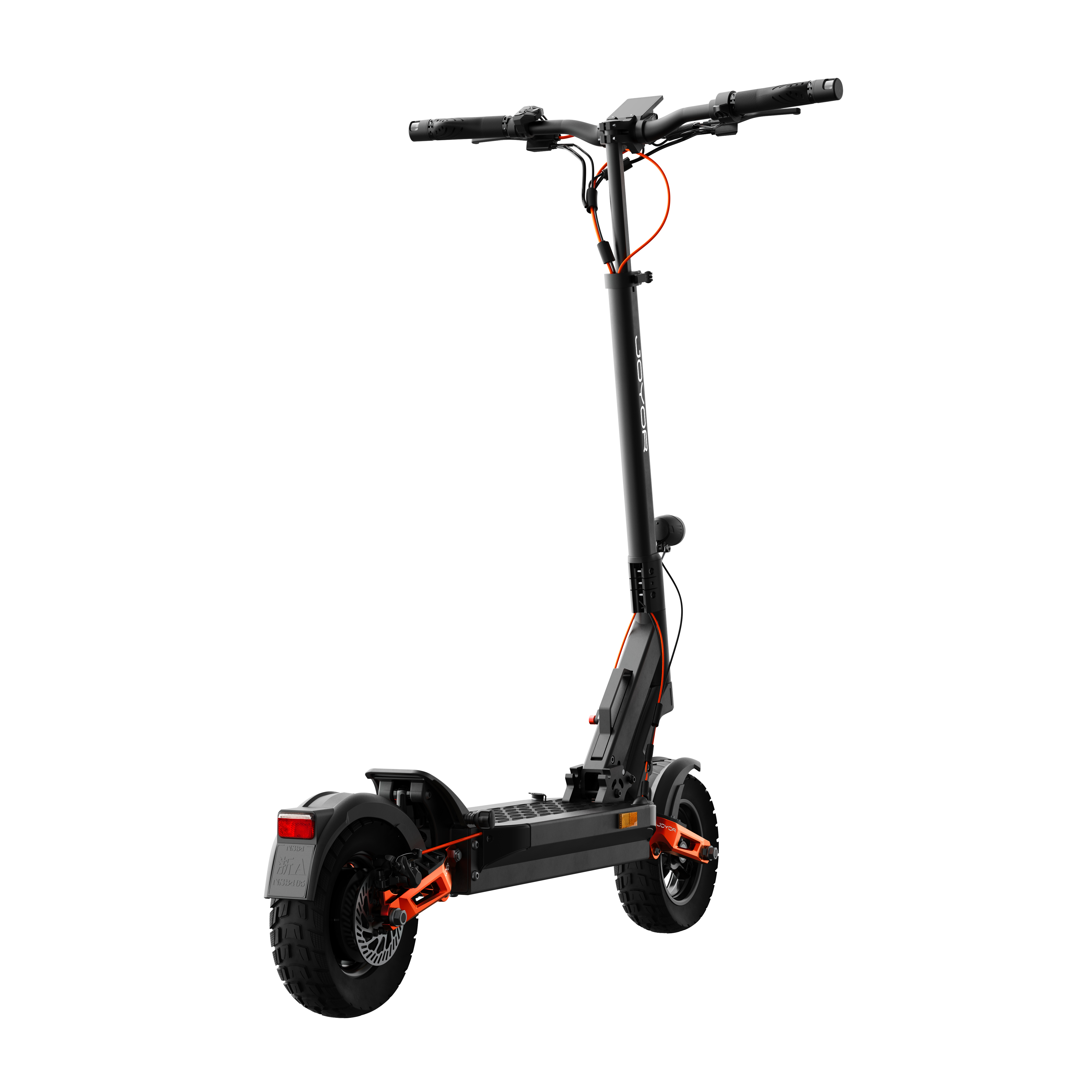 Schwarzer Elektroroller mit orangefarbenen Akzenten, freigestellt.