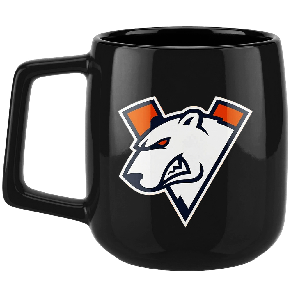Schwarze Tasse mit einem weißen Bärenkopf-Logo und orangefarbenen Akzenten.