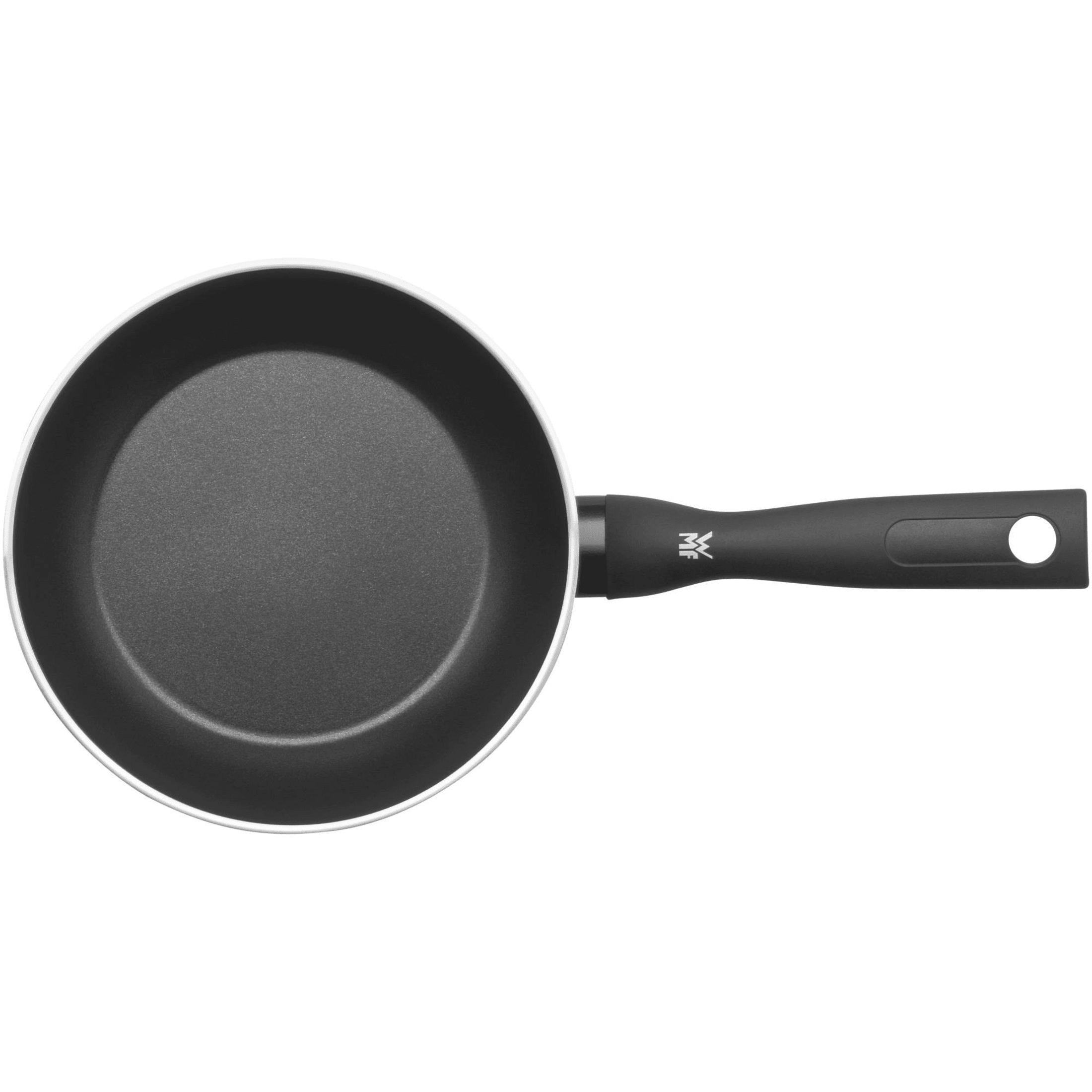 Czarna patelnia z czarną rączką i srebrną obręczą.