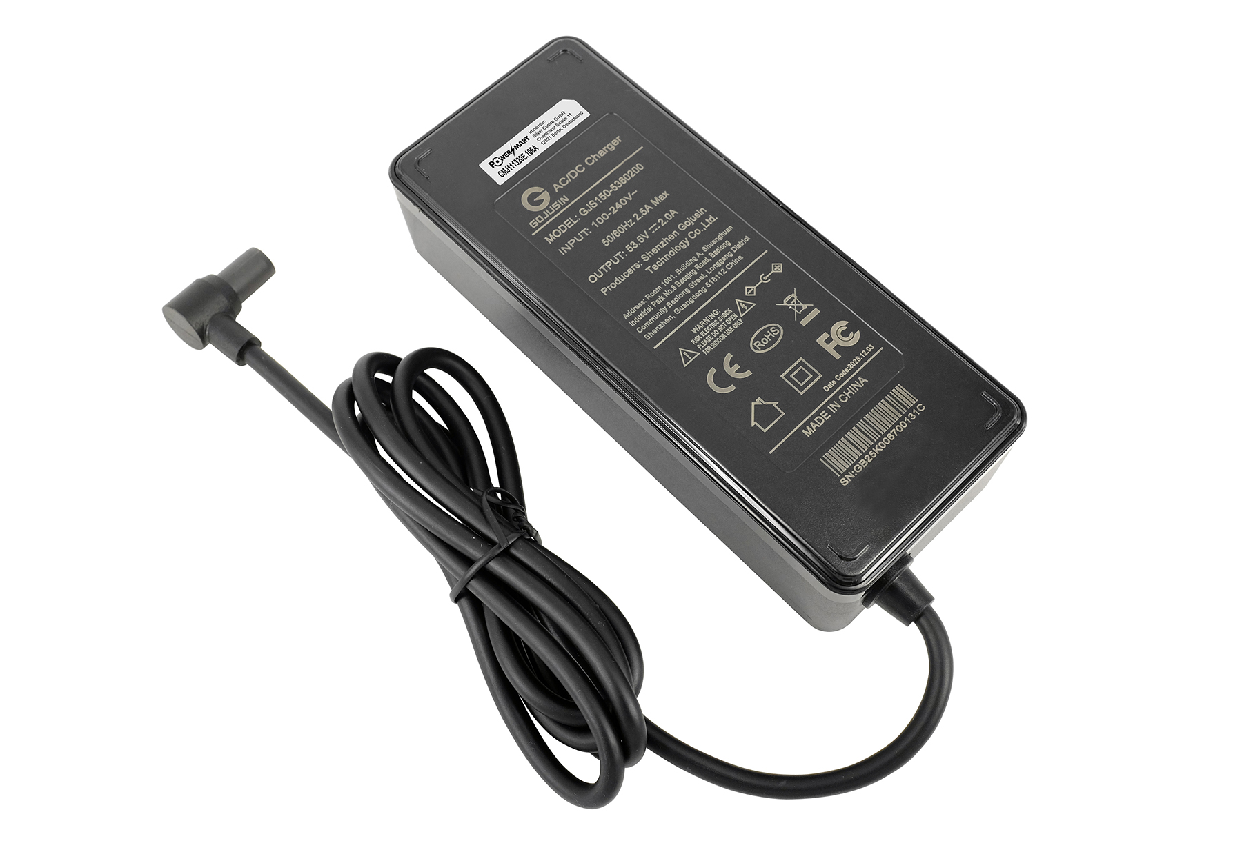 Ein schwarzes AC/DC-Ladegerät mit Kabel und Stecker. Modell GJS150-5360200.