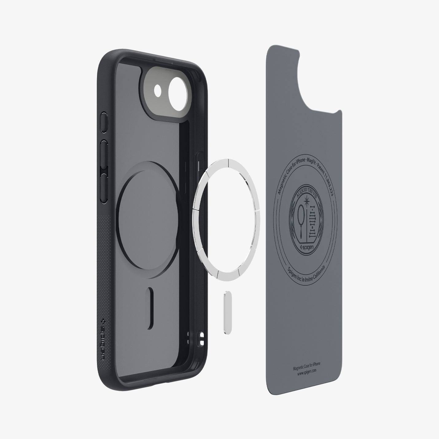 Una custodia nera per iPhone, un anello magnetico e una striscia metallica sono uno accanto all'altro.