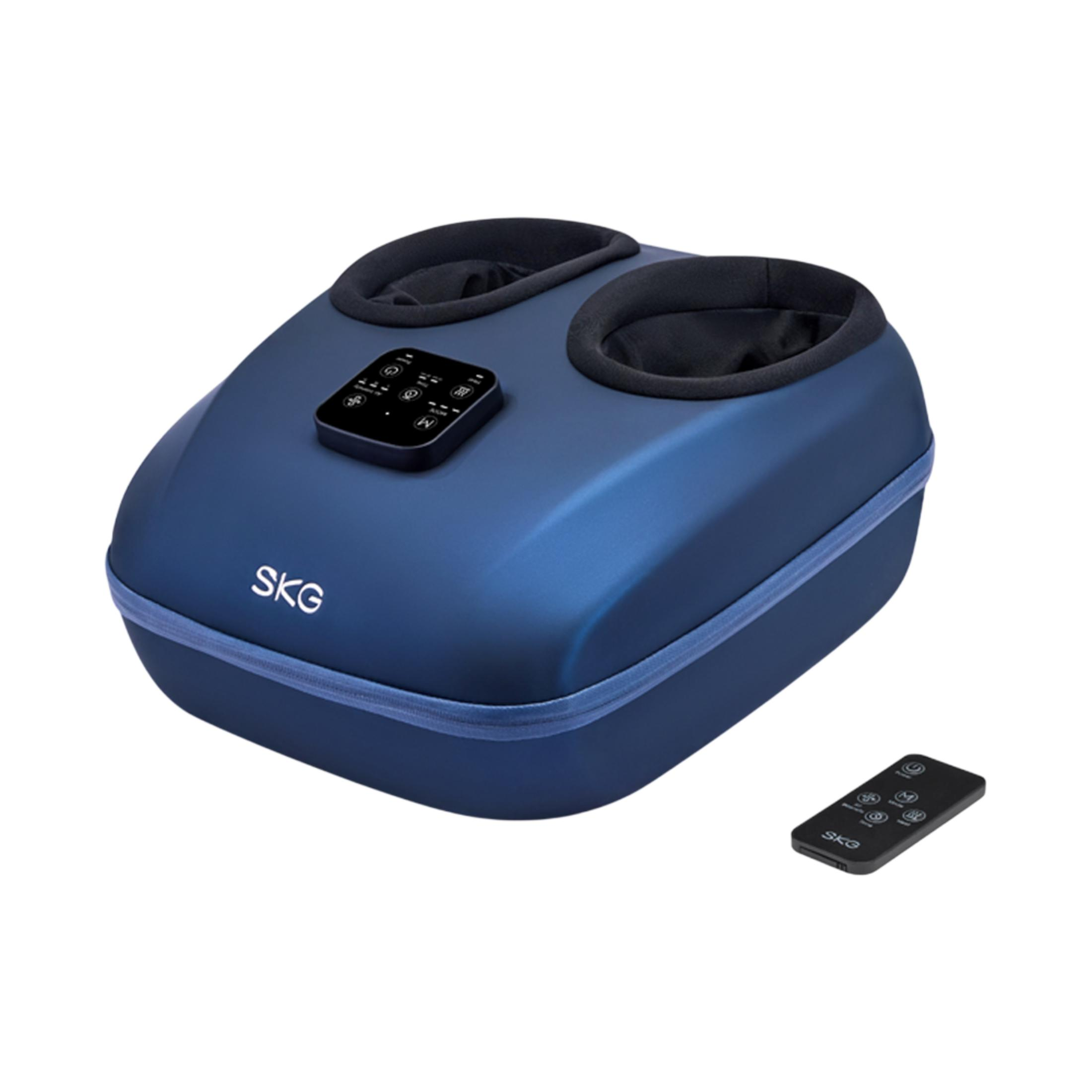 Un massaggiatore per piedi blu con telecomando su sfondo bianco.