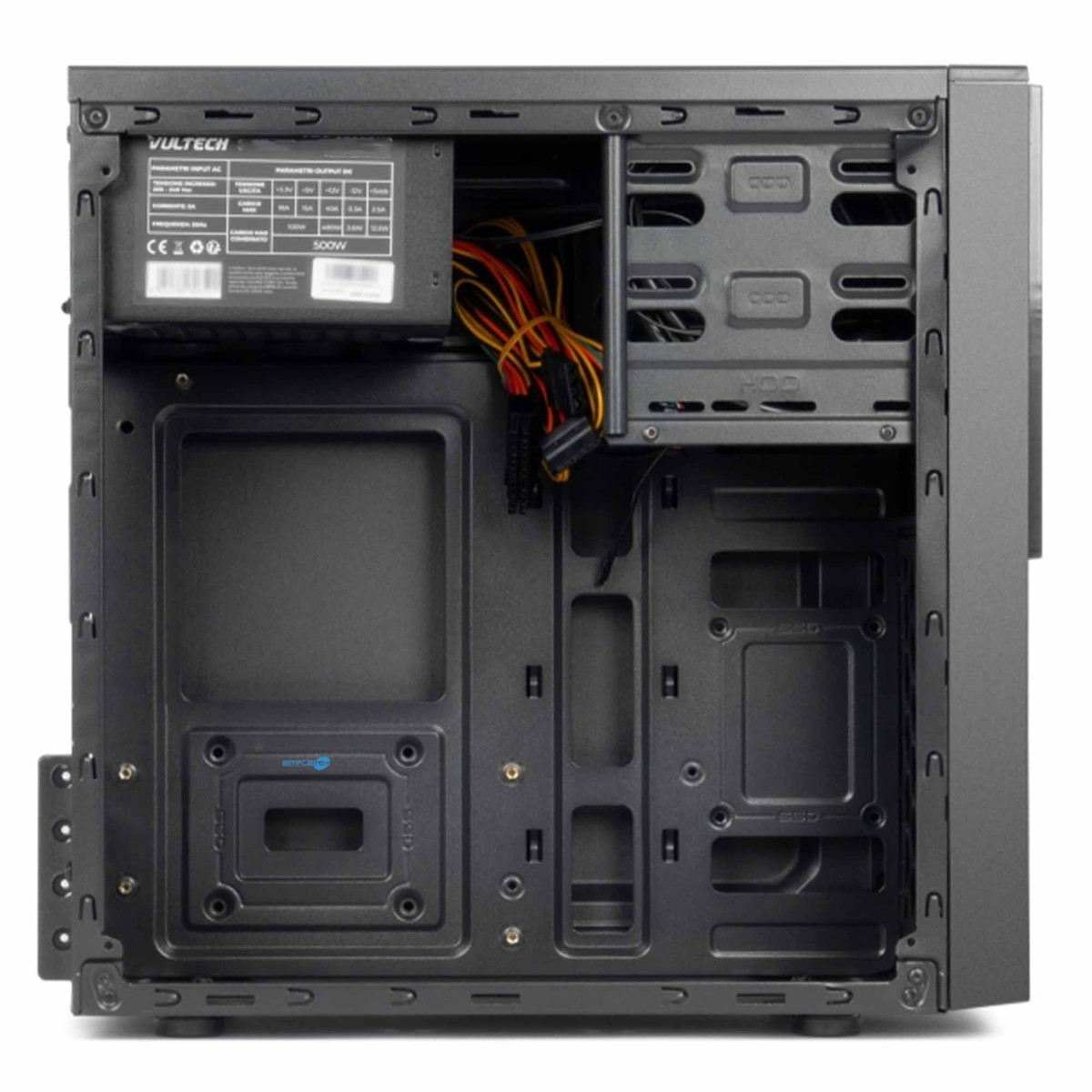 Interno di un case per PC nero con alimentatore e cavi.