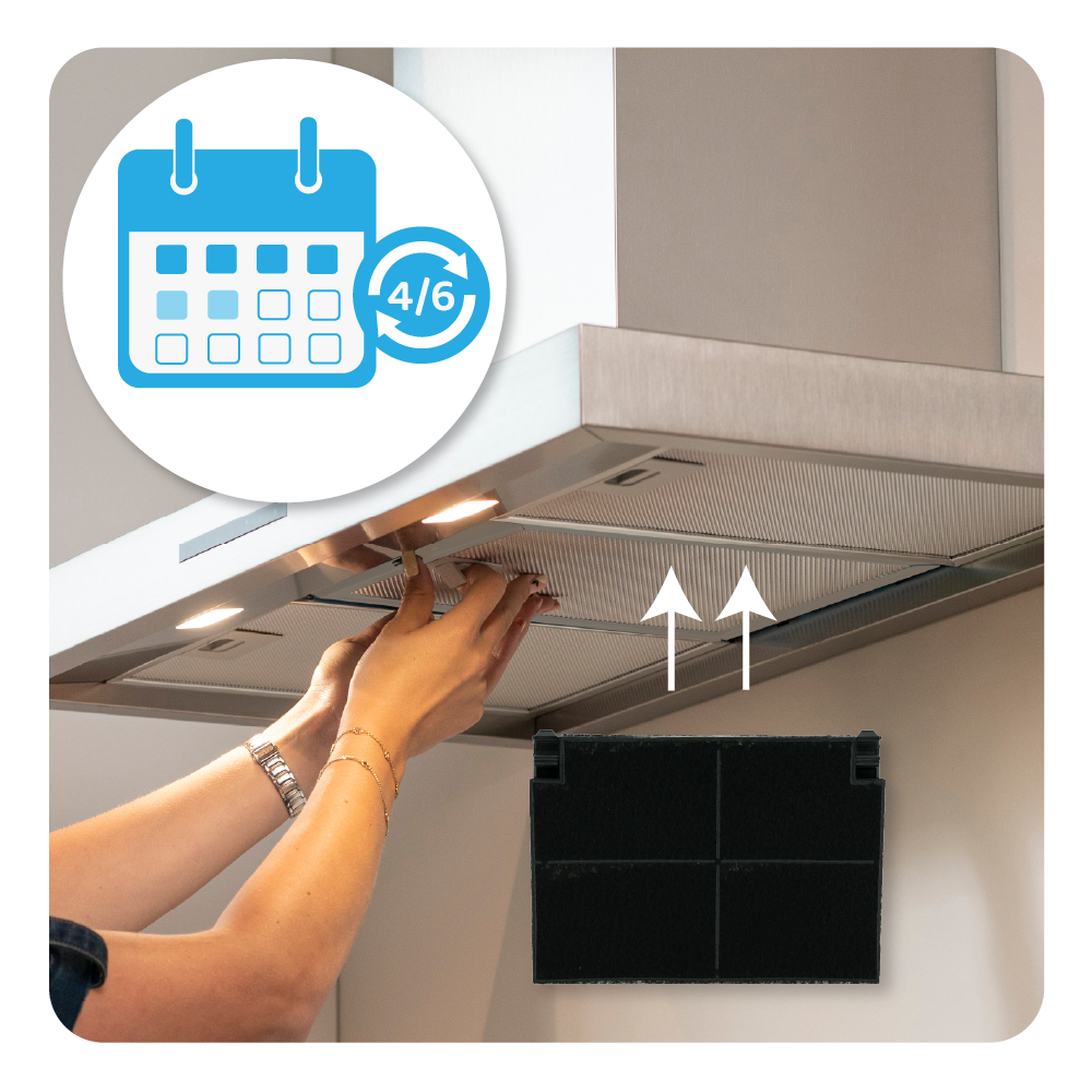 Mains remplaçant le filtre de la hotte. Icône de calendrier indique 4/6.