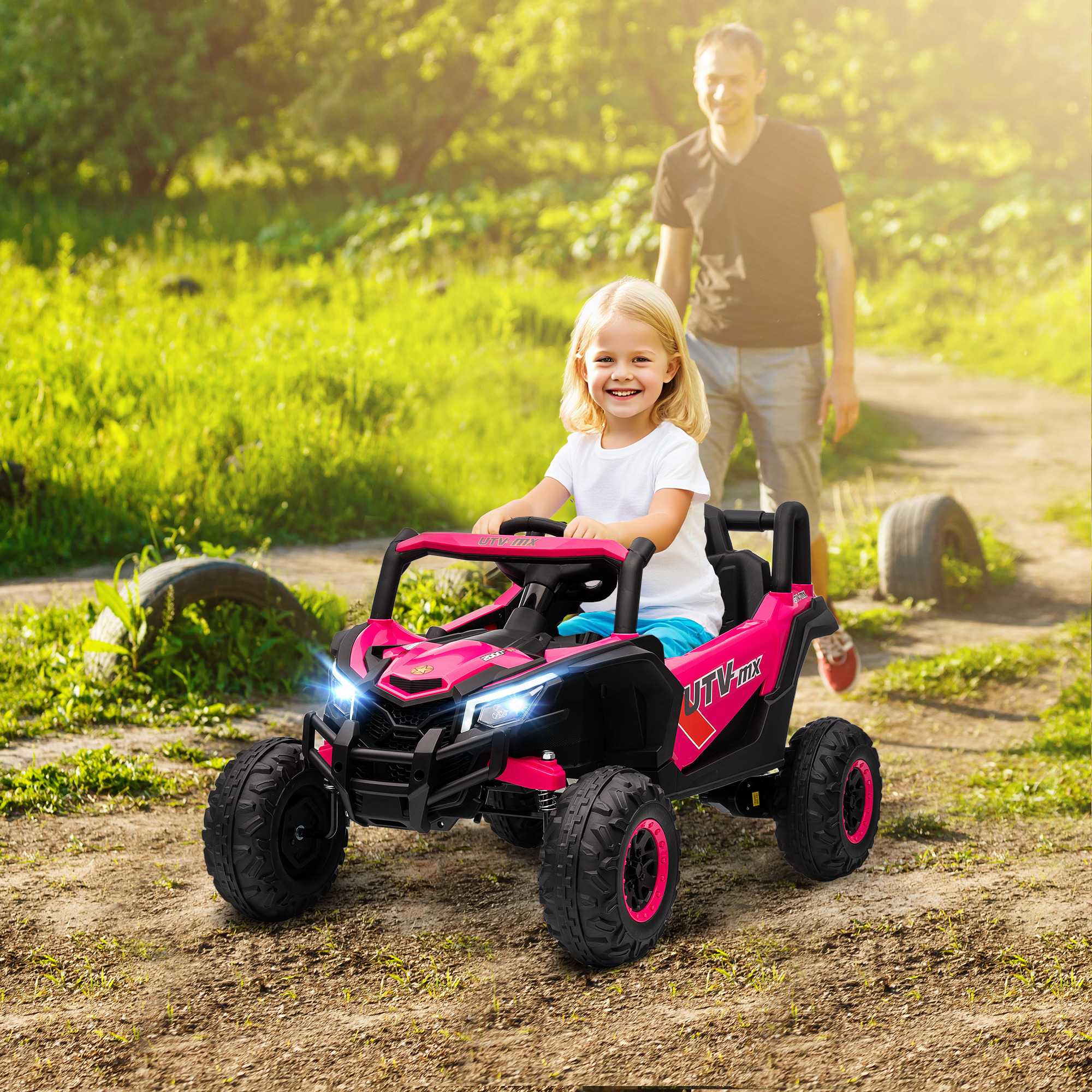 Una niña conduce un UTV rosa, con un hombre caminando detrás.