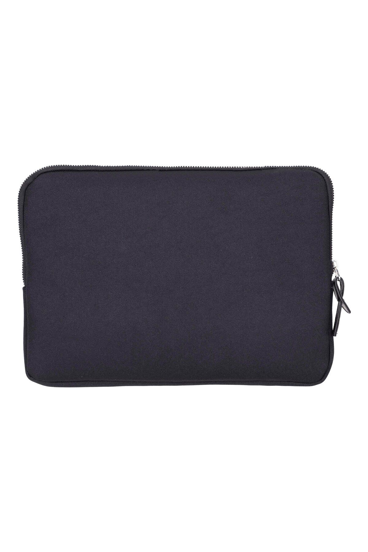 Fermuarlı, deri çekme ipi olan koyu gri laptop kılıfı.