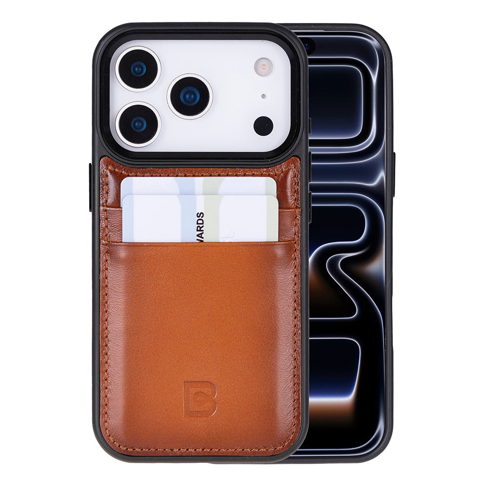 Üç kameralı ve kartlı kahverengi deri kartlık iPhone kılıfı.