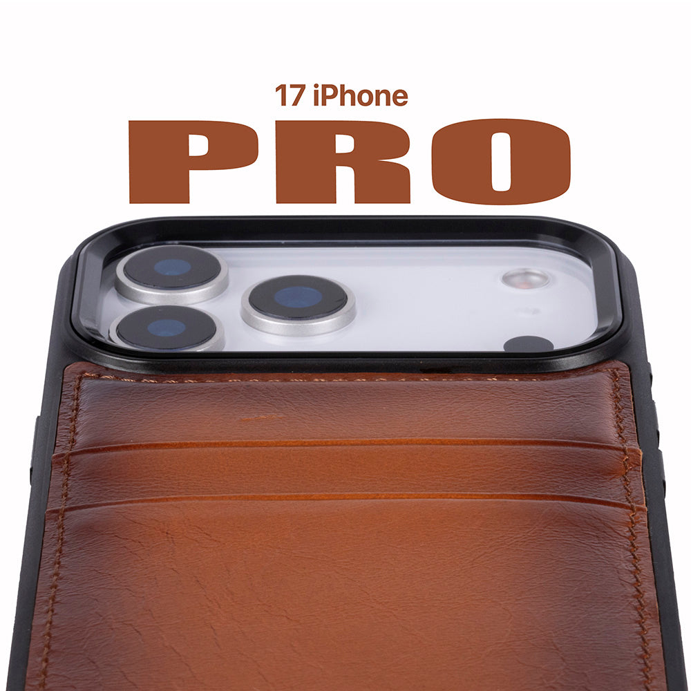 iPhone 17 Pro kamera kesimli, üç kart yuvalı kahverengi deri kılıf.