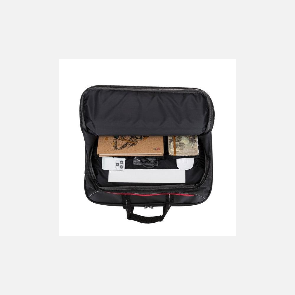 Açık siyah çanta, defter, telefon ve para beyaz arka plan üzerinde.