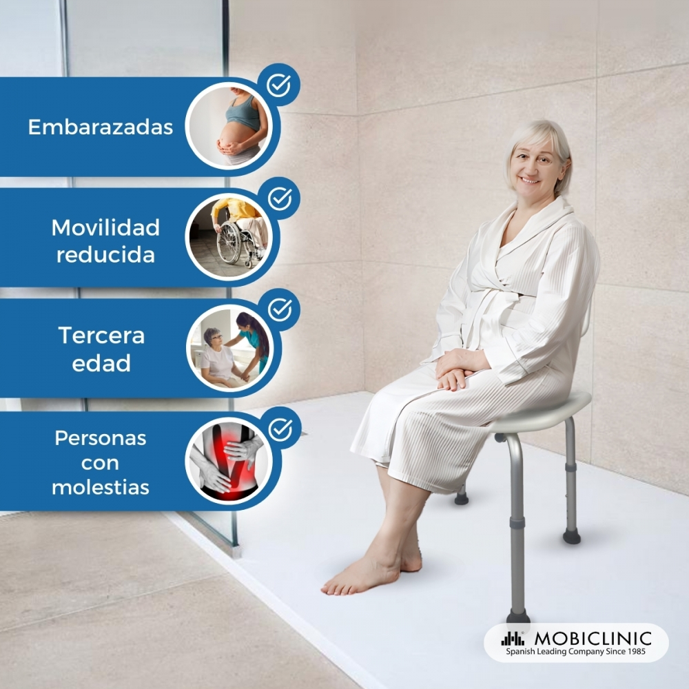 Mujer mayor sentada en taburete de ducha, junto a anuncios para embarazadas, silla de ruedas, mayores, dolor.