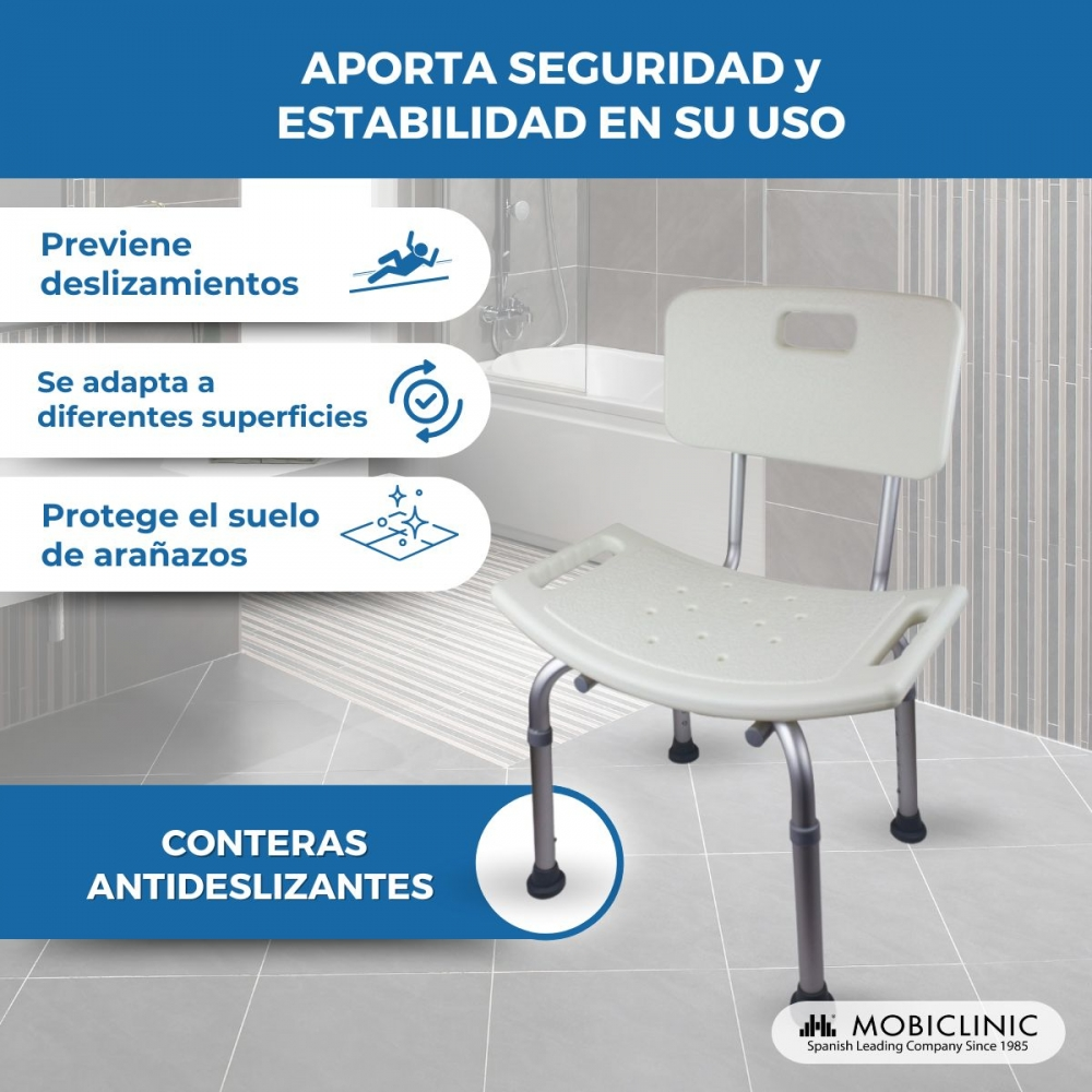 Un sillón de ducha blanco con respaldo está en un baño con azulejos grises.