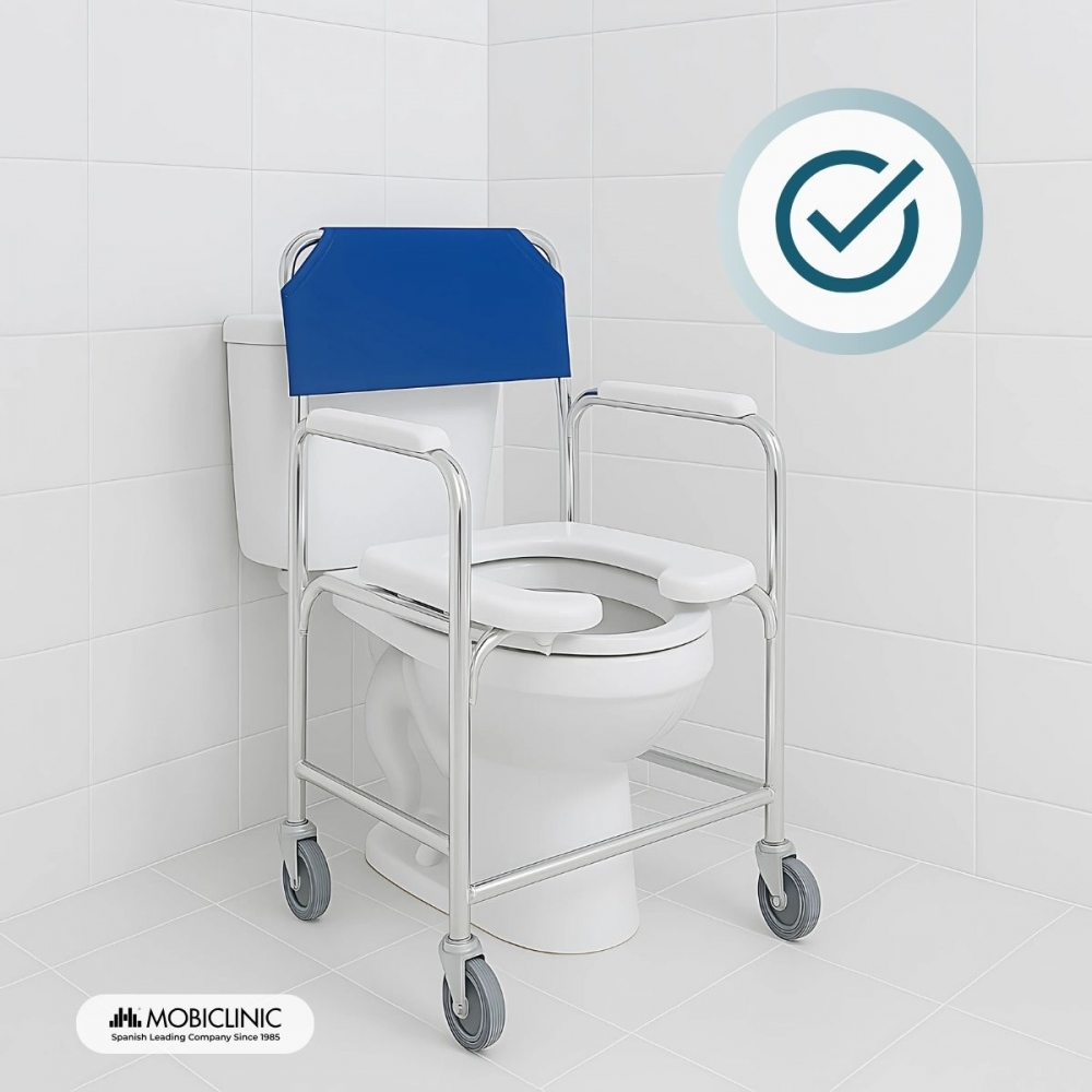 Una silla inodoro sobre un retrete con respaldo azul y ruedas.
