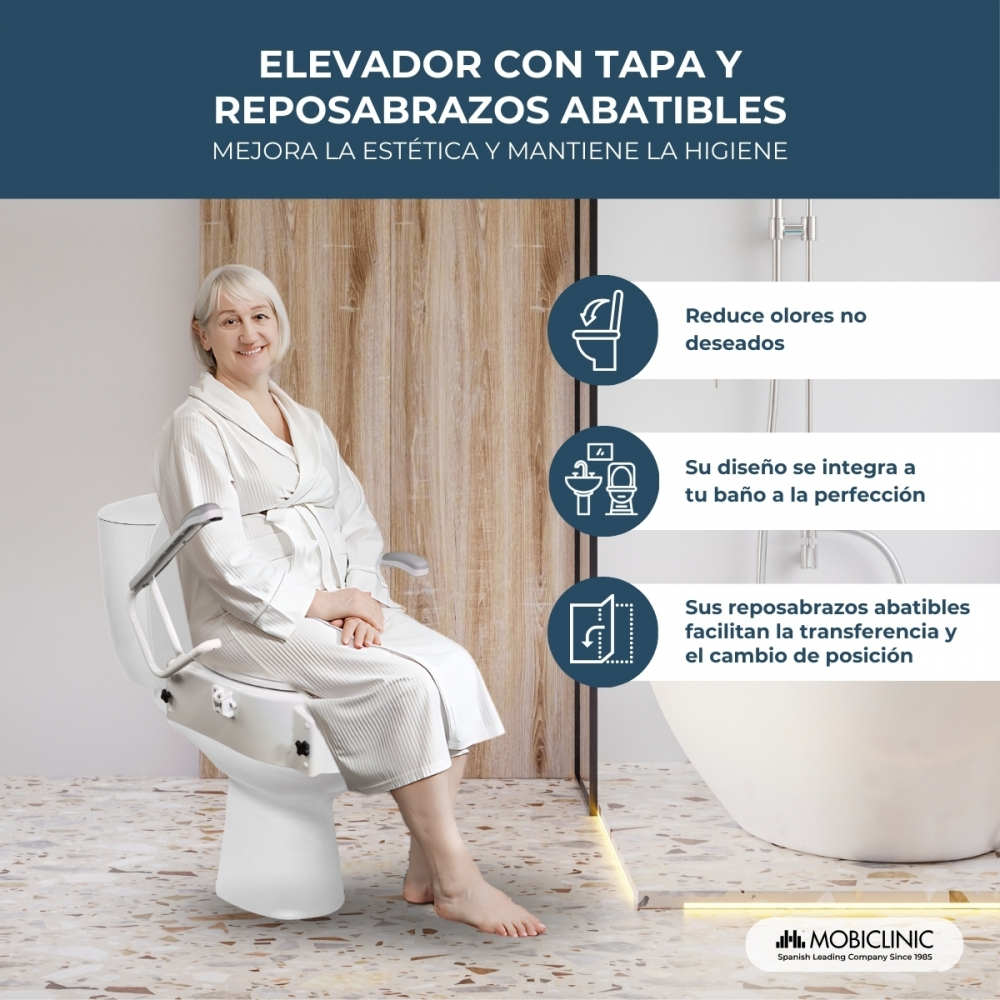 Una mujer mayor sentada en un inodoro blanco con reposabrazos.
