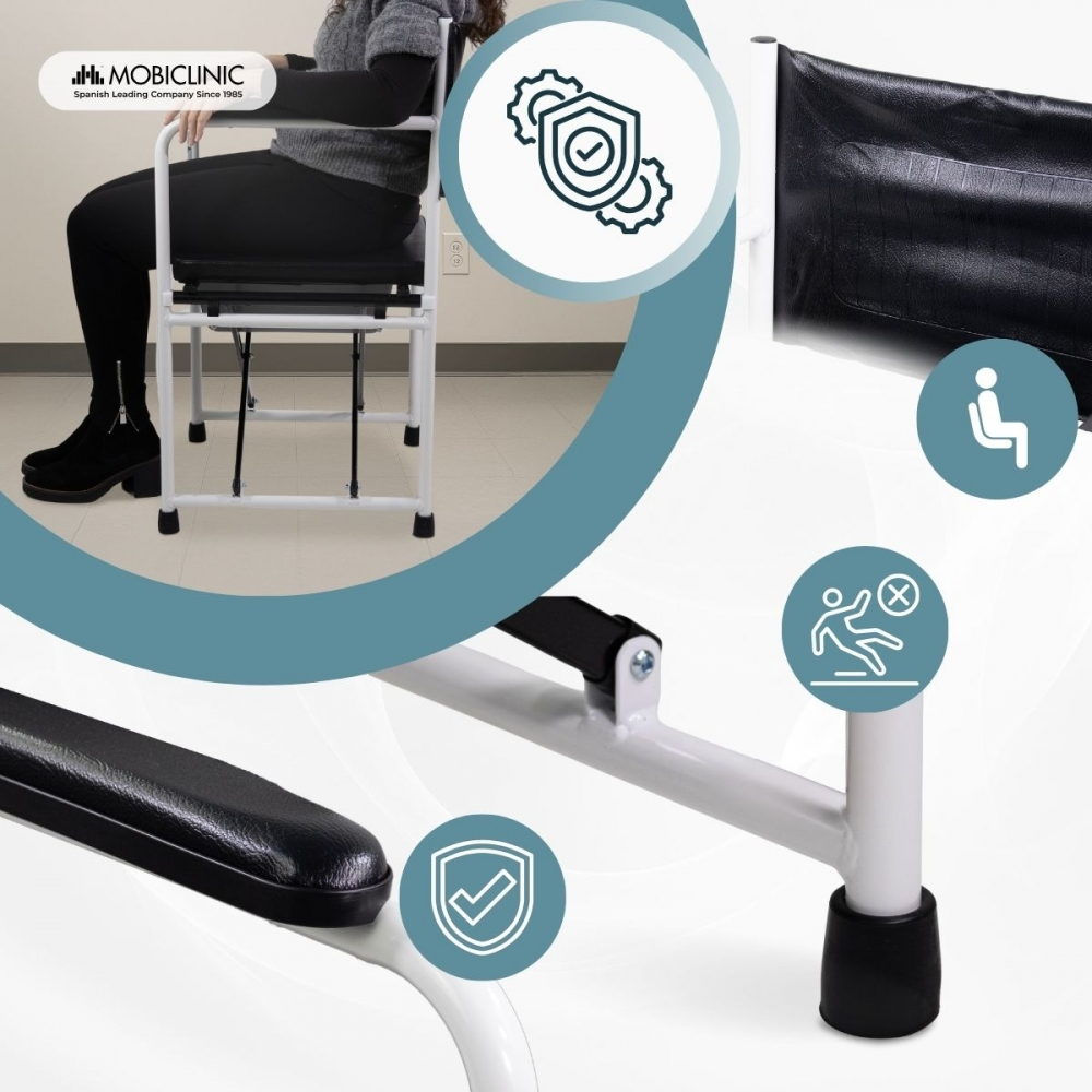 Se muestra una silla de ducha blanca con reposabrazos, con iconos de seguridad y movilidad.