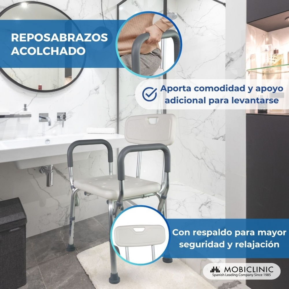 Silla de baño con reposabrazos y respaldo acolchados para apoyo.