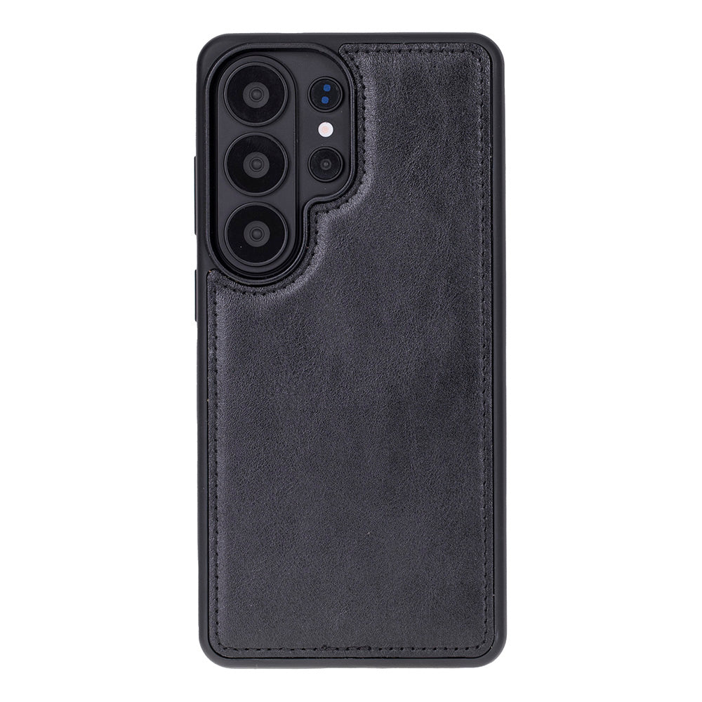 Siyah deri telefon kılıfı, kamera kesimi ve dikiş detaylı.