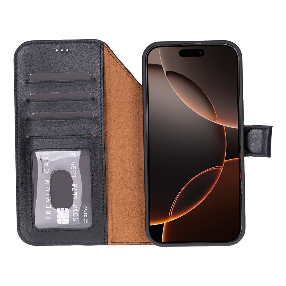 Kart yuvalı siyah deri telefon kılıfı ve soyut arka planlı akıllı telefon.