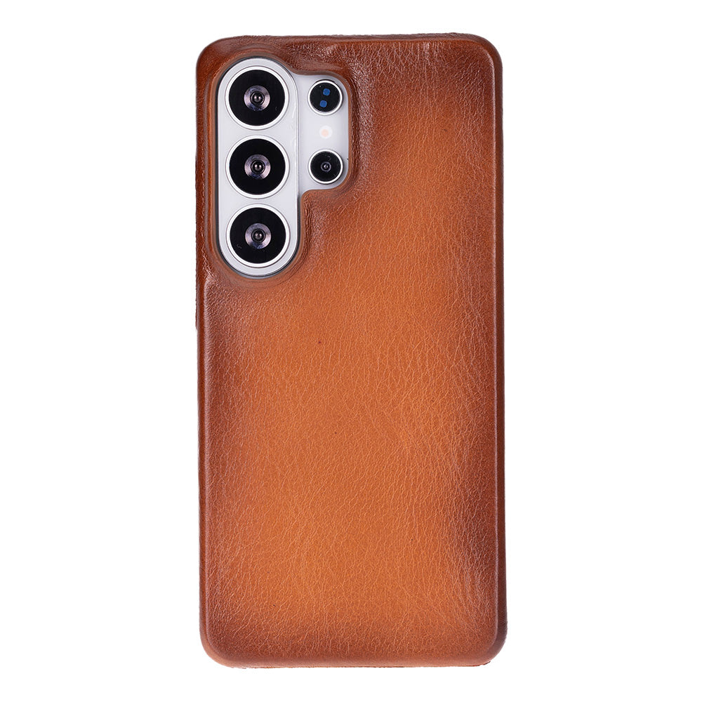 Çoklu lens gösteren kamera kesimli kahverengi deri telefon kılıfı.