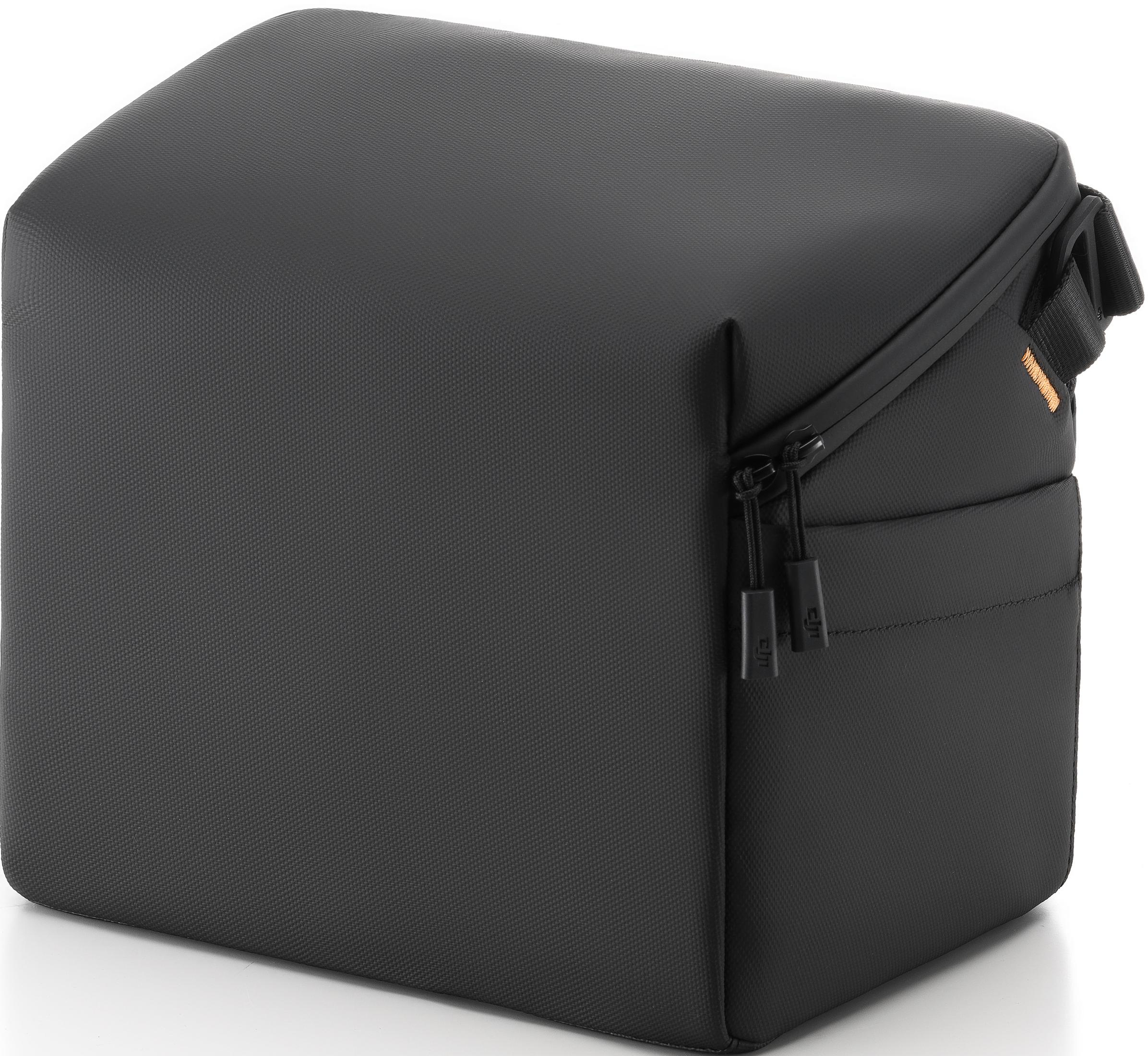 Czarna, teksturowana torba z zamkiem błyskawicznym i paskiem.