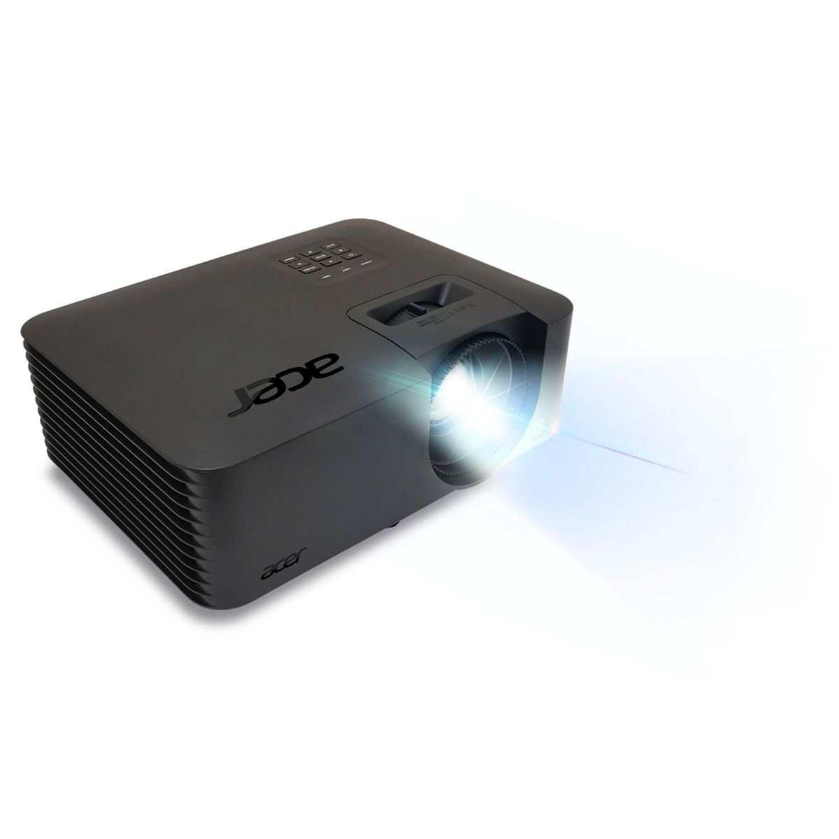 Czarny projektor Acer z świecącą soczewką emitującą niebieską wiązkę światła na białym tle.