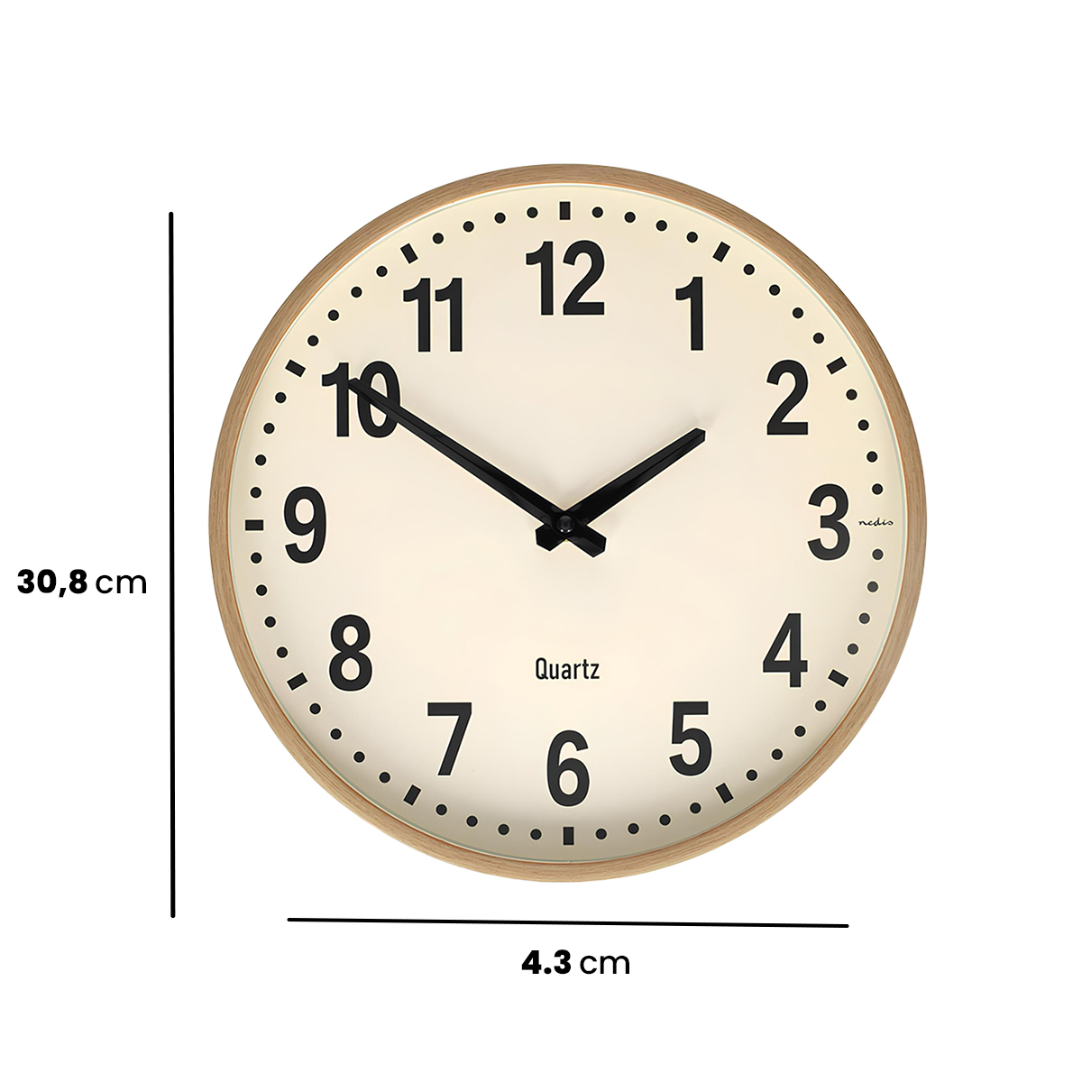 Eine cremefarbene Wanduhr mit Holzrahmen und schwarzen Zahlen.