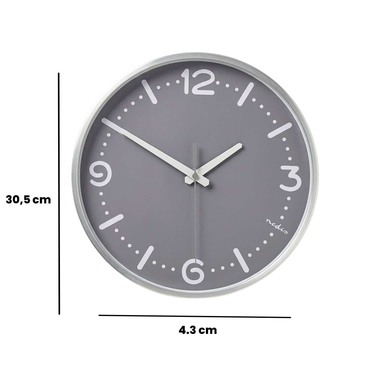 Graue Wanduhr mit weißen Zeigern und Ziffern. Maße: 30,5 cm Durchmesser, 4,3 cm Tiefe.
