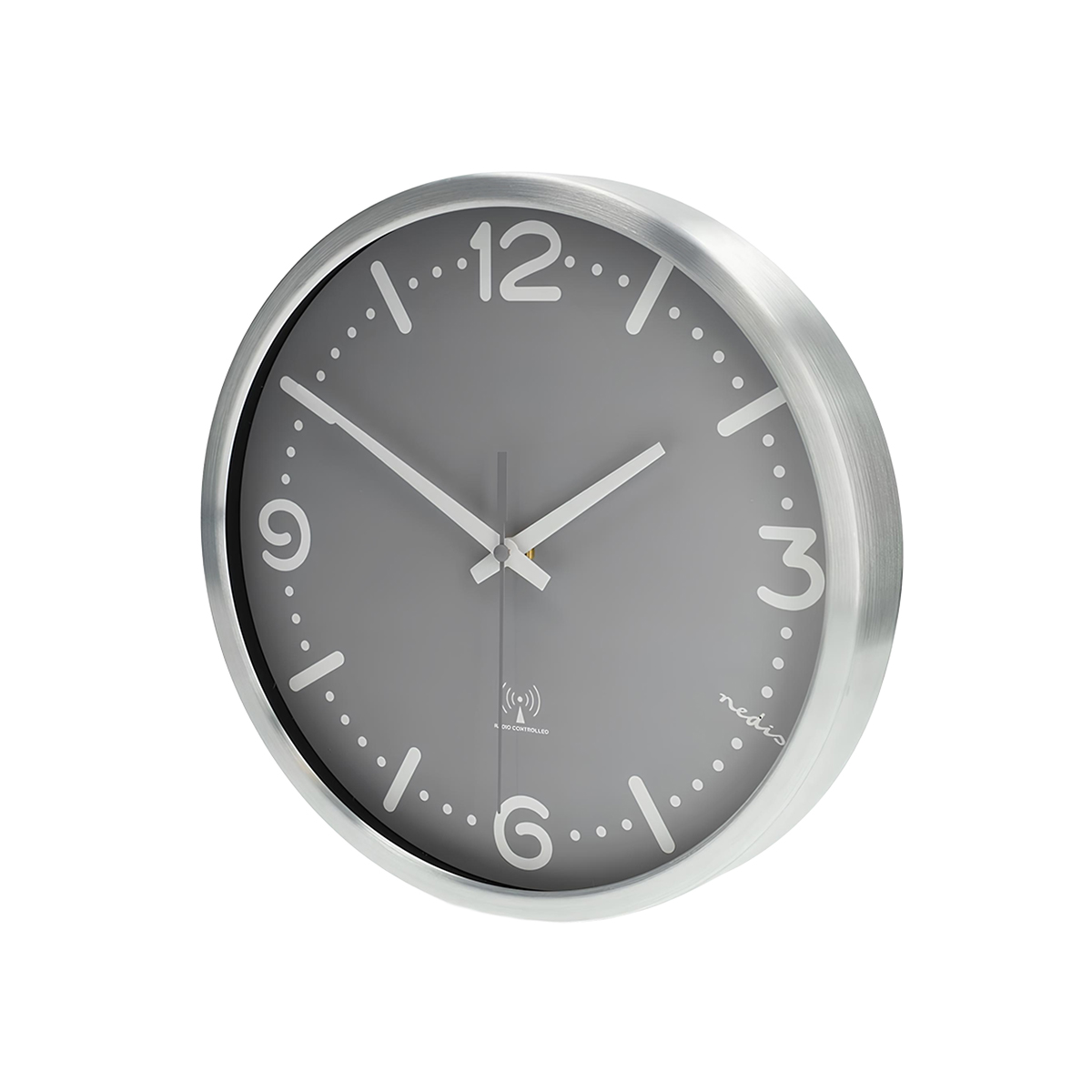 Graue Wanduhr mit silbernem Rahmen und weißen Zeigern.
