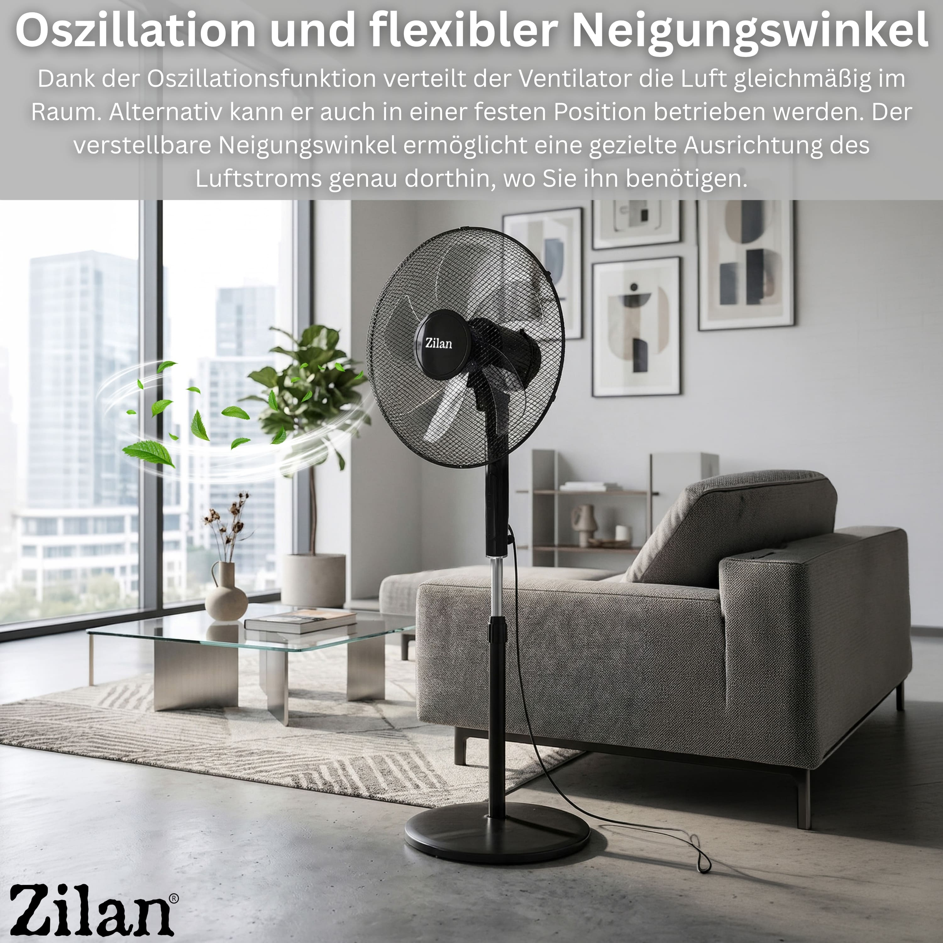 Ein schwarzer Standventilator mit Oszillationsfunktion in einem modernen Wohnzimmer.