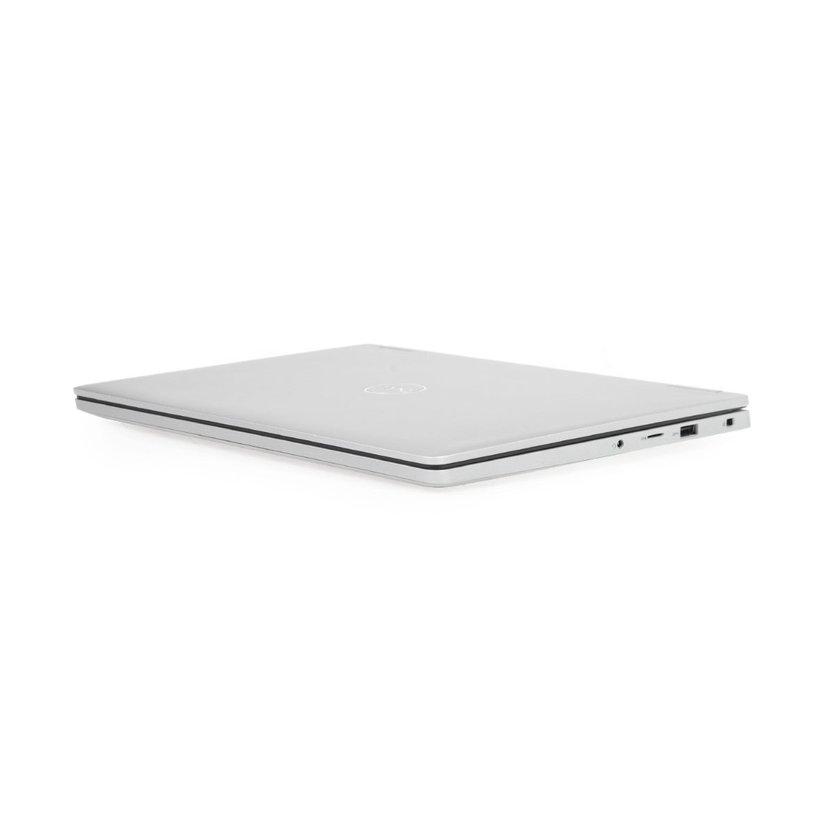 Ein geschlossener, silberner Dell Laptop auf weißem Hintergrund, mit Anschlüssen an der Seite.