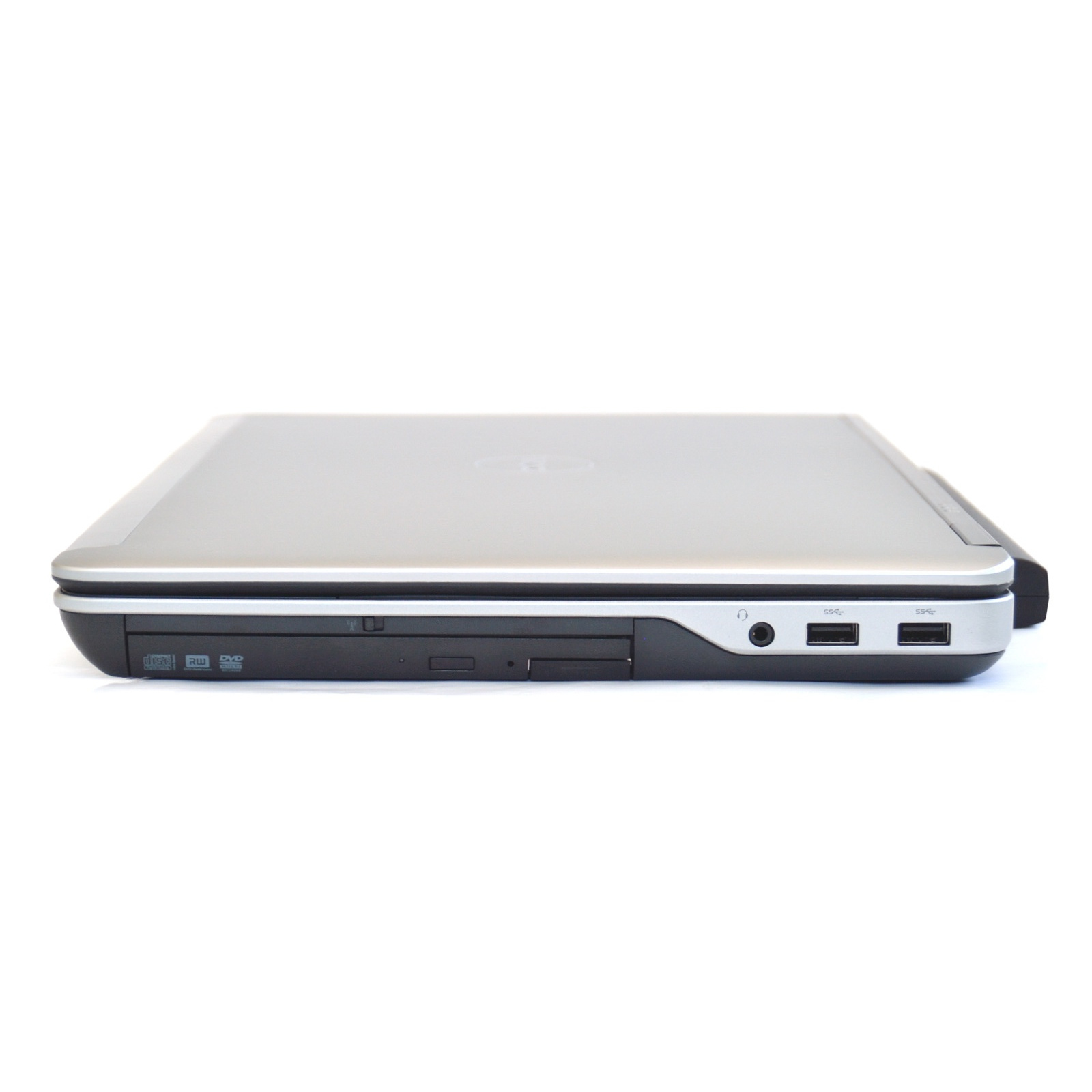 Ein geschlossener silberner Laptop mit schwarzen Seiten, auf dem ein DVD-RW-Laufwerk zu sehen ist.