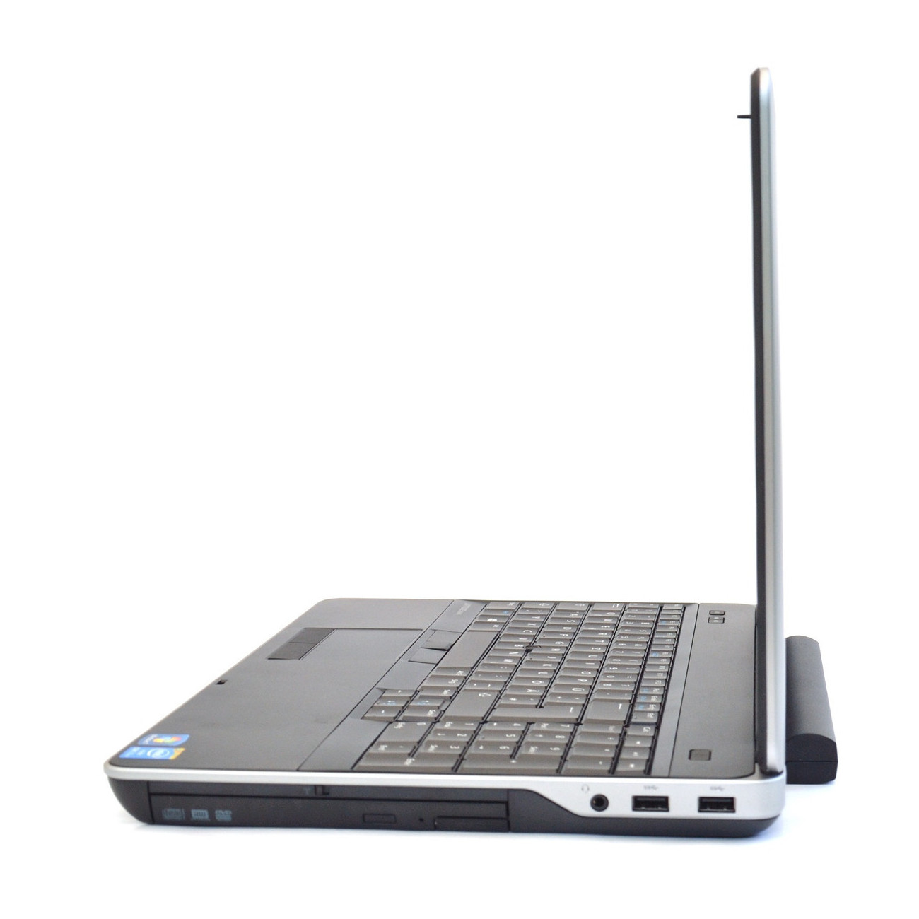 Schwarzer Laptop mit geöffnetem Bildschirm und Tastatur, seitliche Ansicht.
