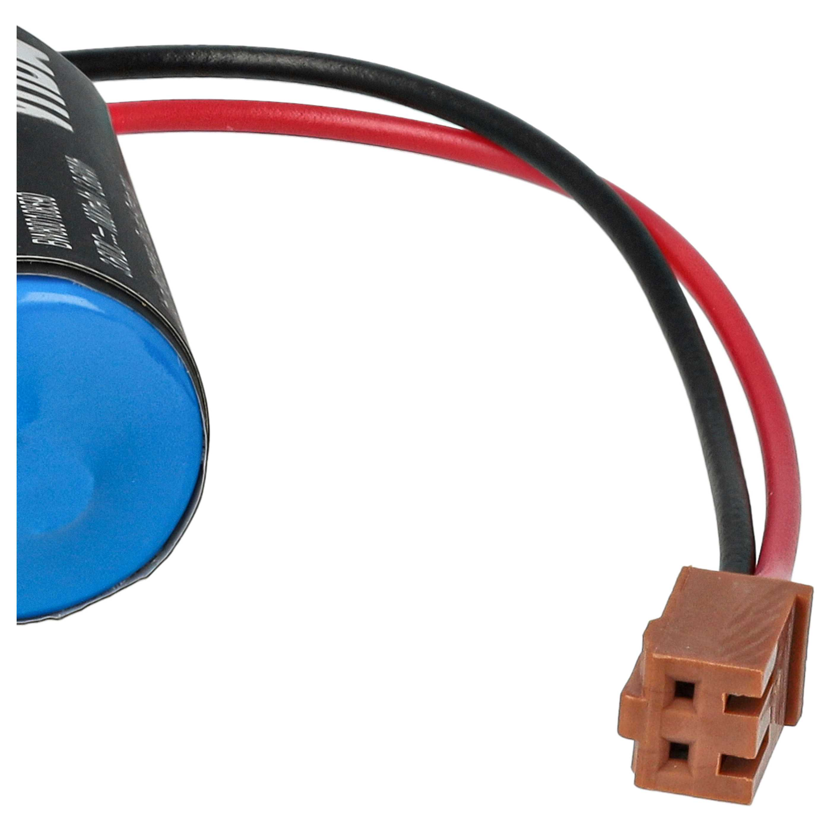 Ein blauer Akku mit schwarzen und roten Kabeln, die zu einem braunen Stecker führen.