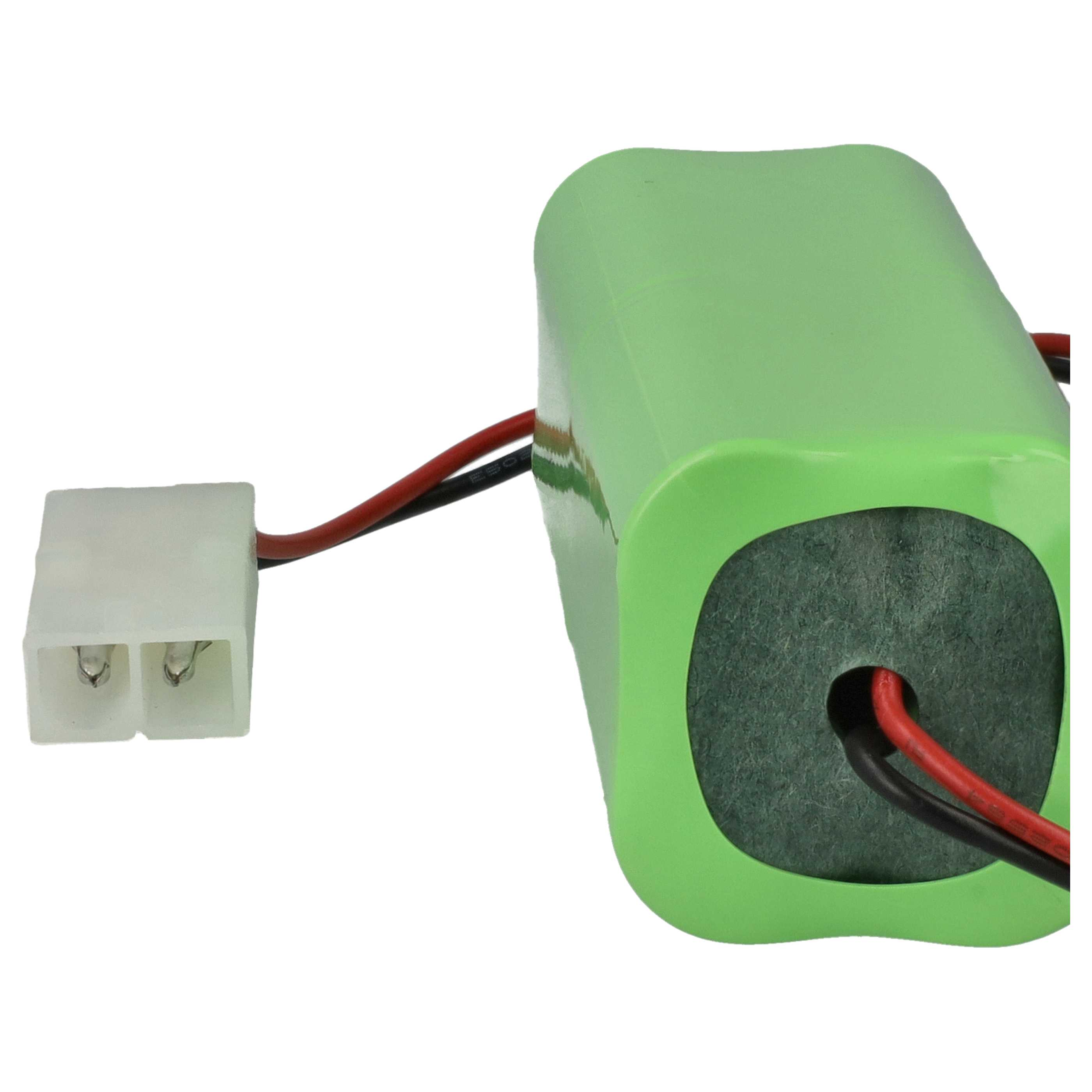 Grüne Batteriepack mit Kabeln und weißem Stecker. Nahaufnahme.