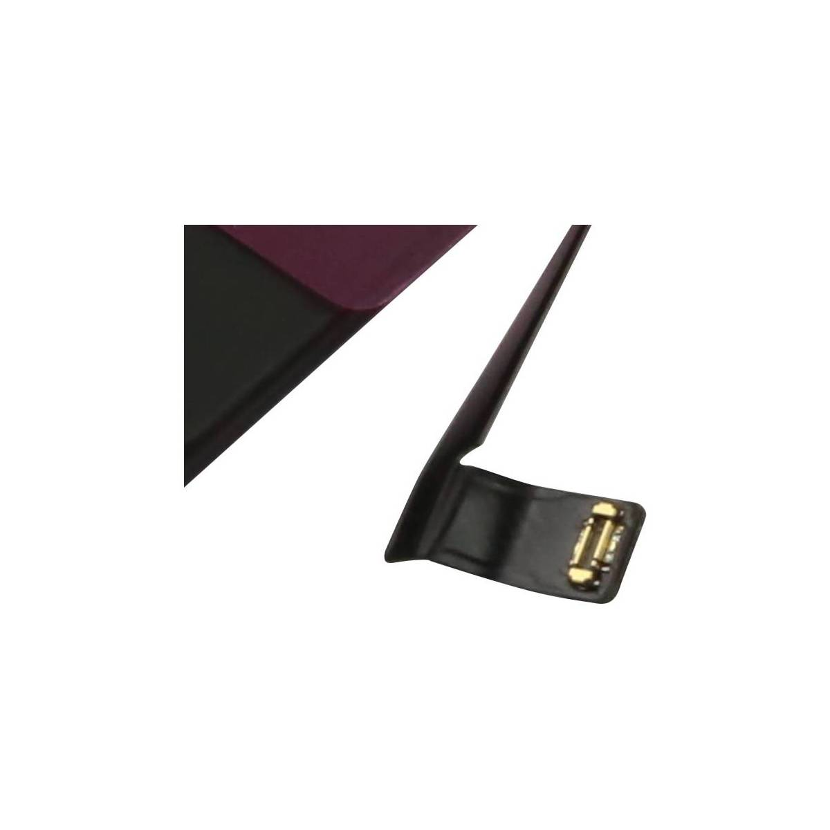 Un cable plano negro con contactos dorados y un borde morado.