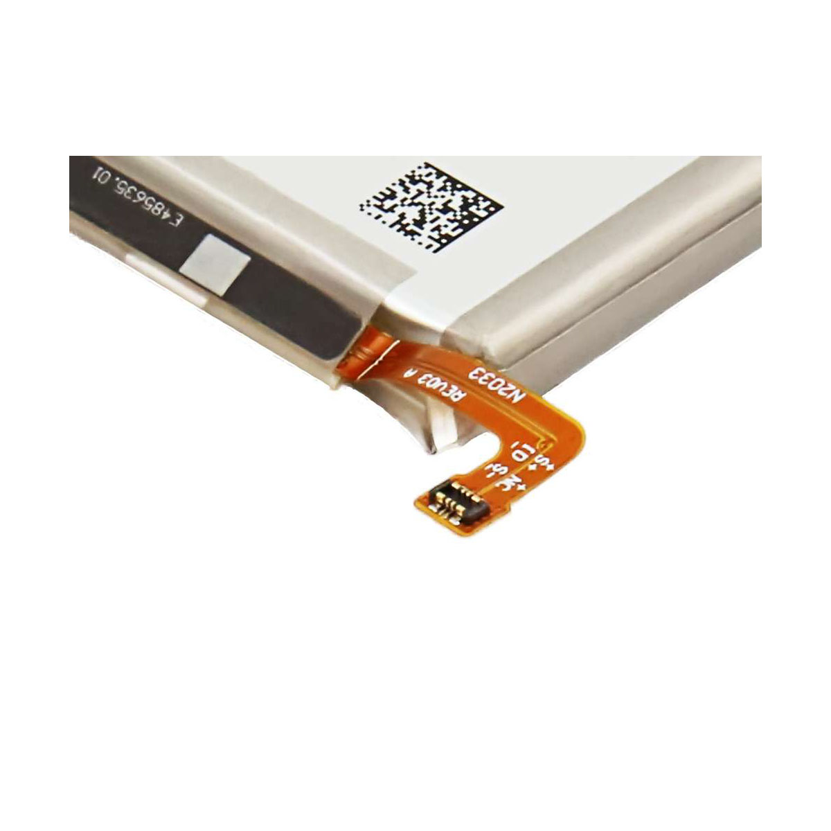 Parte de una batería de smartphone con cable conector y código QR.