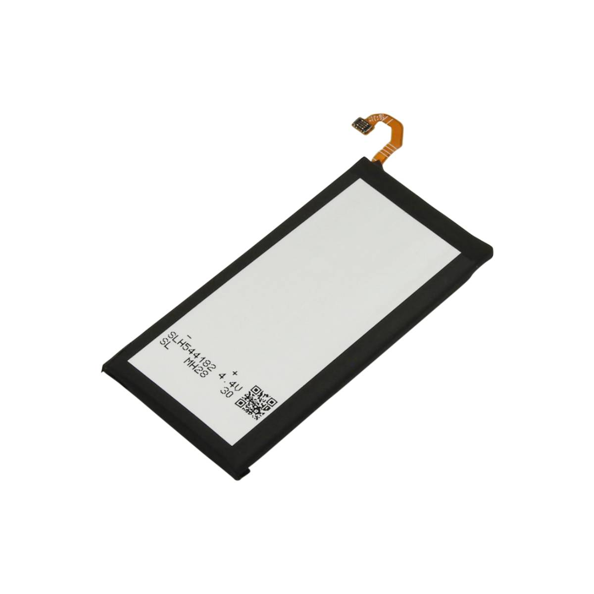 Batteria nera con etichetta bianca e cavo di collegamento su sfondo bianco.