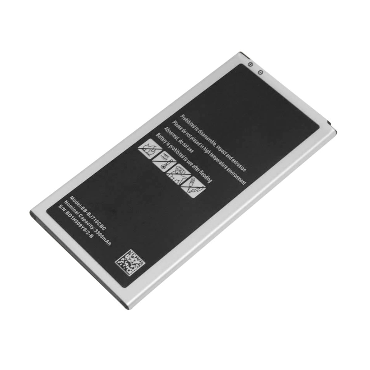Una batteria grigia con etichette nere e simboli di avvertenza.