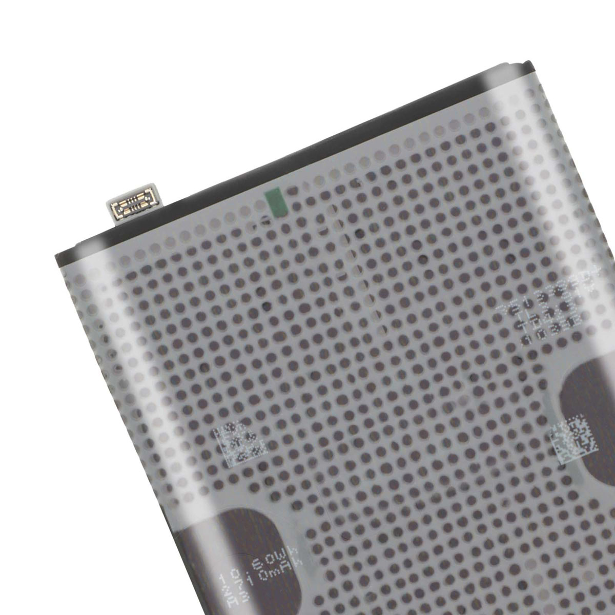 Una batteria grigia con un piccolo connettore argentato in alto a sinistra e molti
circoli piccoli.