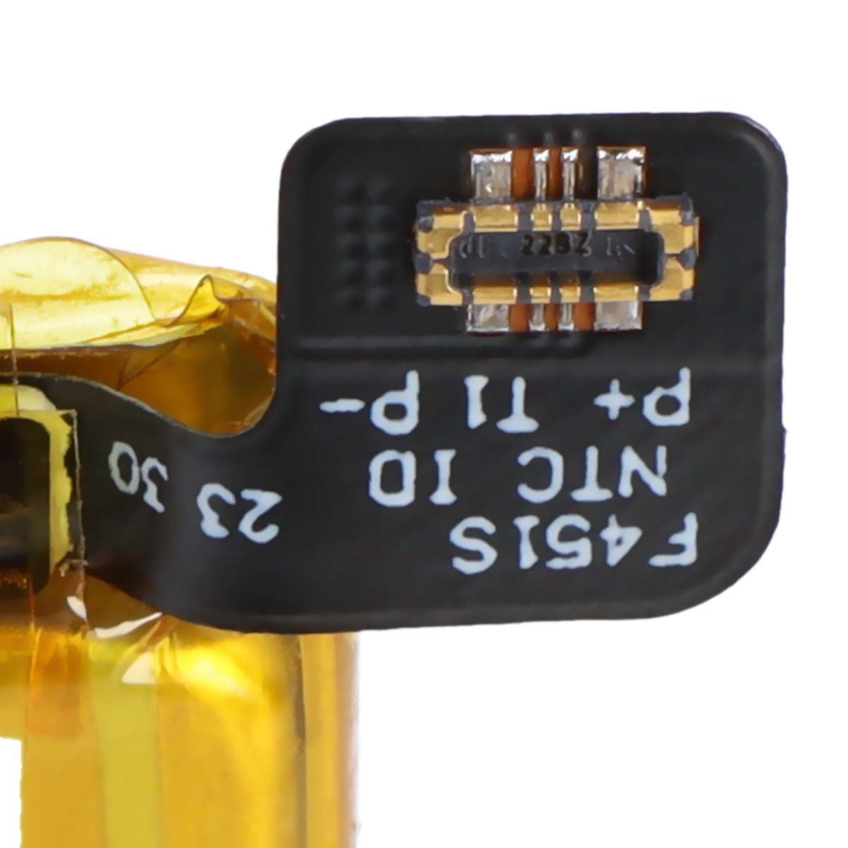 Un cable negro con conectores dorados, etiquetado F451S NTC ID T1 p+ p-.