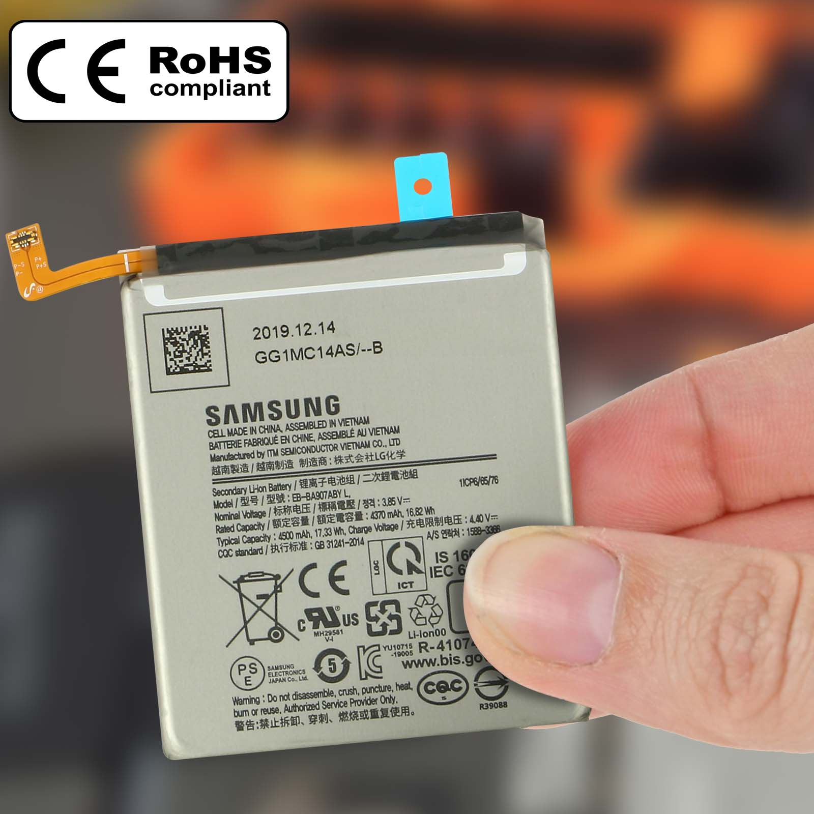 Batteria Samsung Li-Ion con dettagli su capacità, voltaggio e avvertenze.