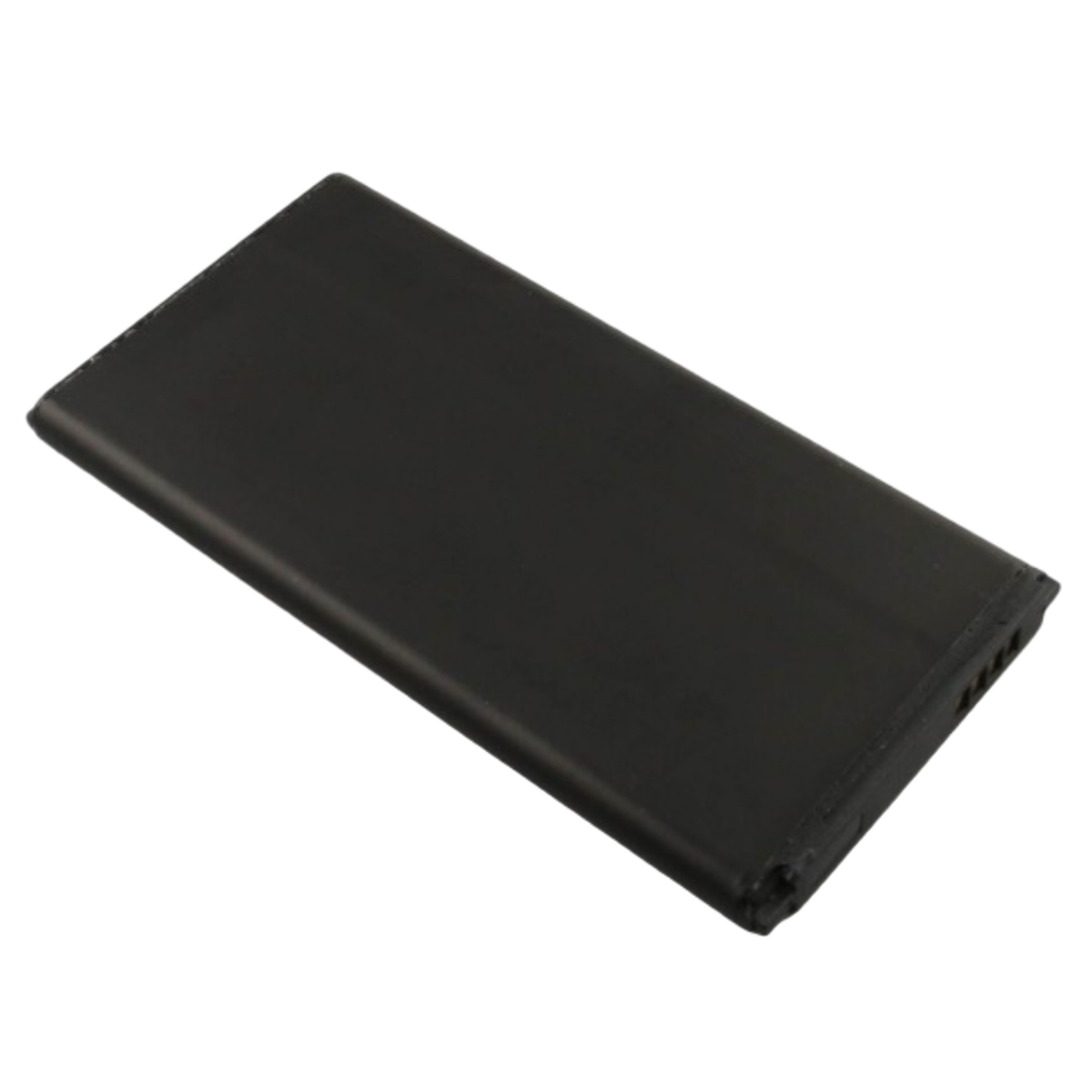 Una batteria rettangolare nera giace su uno sfondo bianco.