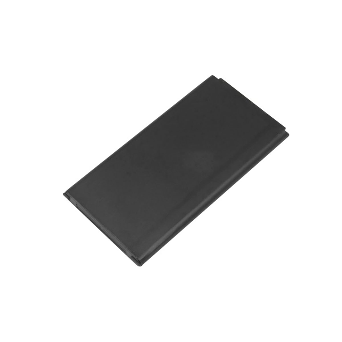 Un oggetto rettangolare nero giace diagonalmente su sfondo bianco.