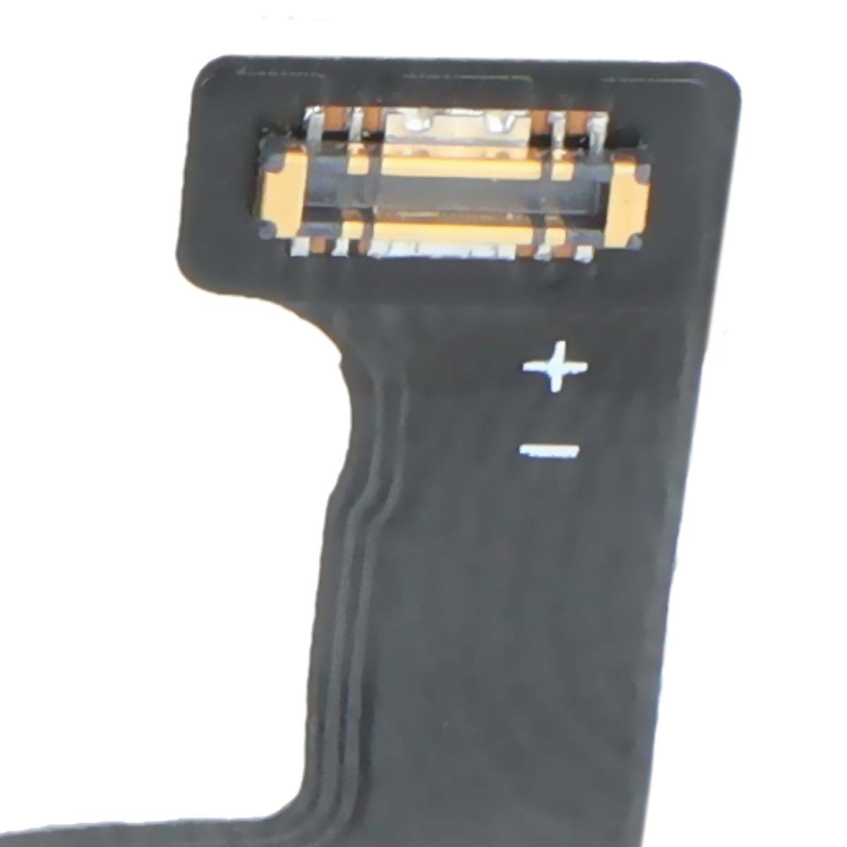 Un cable flexible negro con un conector y símbolos de más/menos.