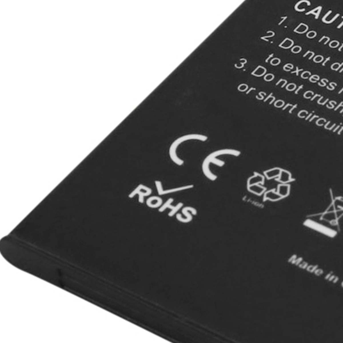 Batteria nera con simboli CE, RoHS e riciclaggio. Etichette di avvertenza stampate.