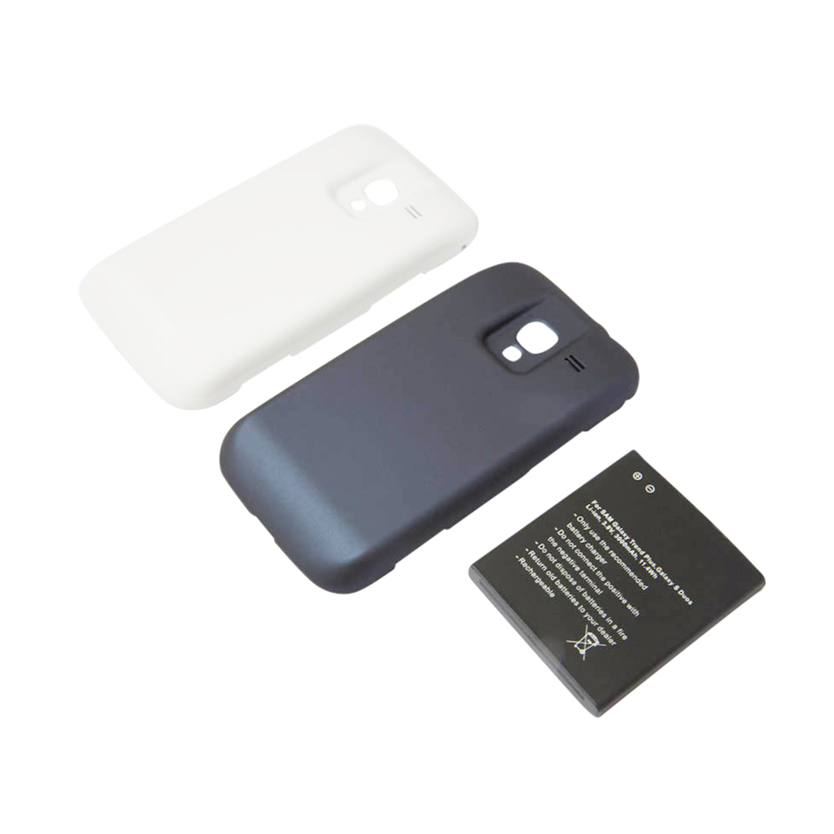 Due custodie per telefono (bianca e grigio scuro) e una batteria sono fianco a fianco.
