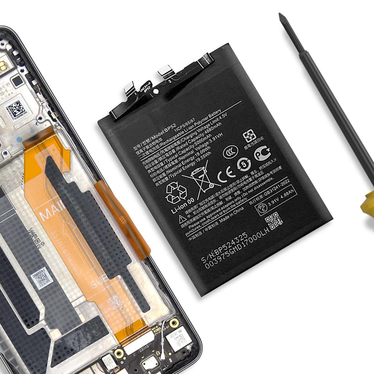 Una cornice per smartphone con batteria rimossa e cacciavite.
