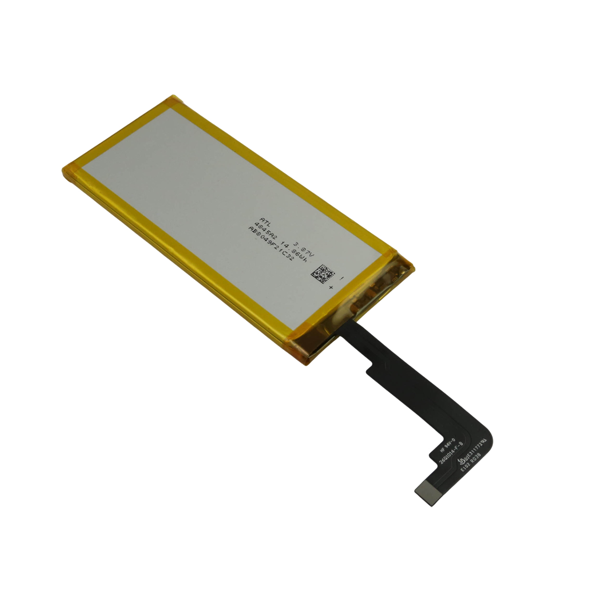 Una batteria rettangolare con bordo giallo e cavo di collegamento nero.
