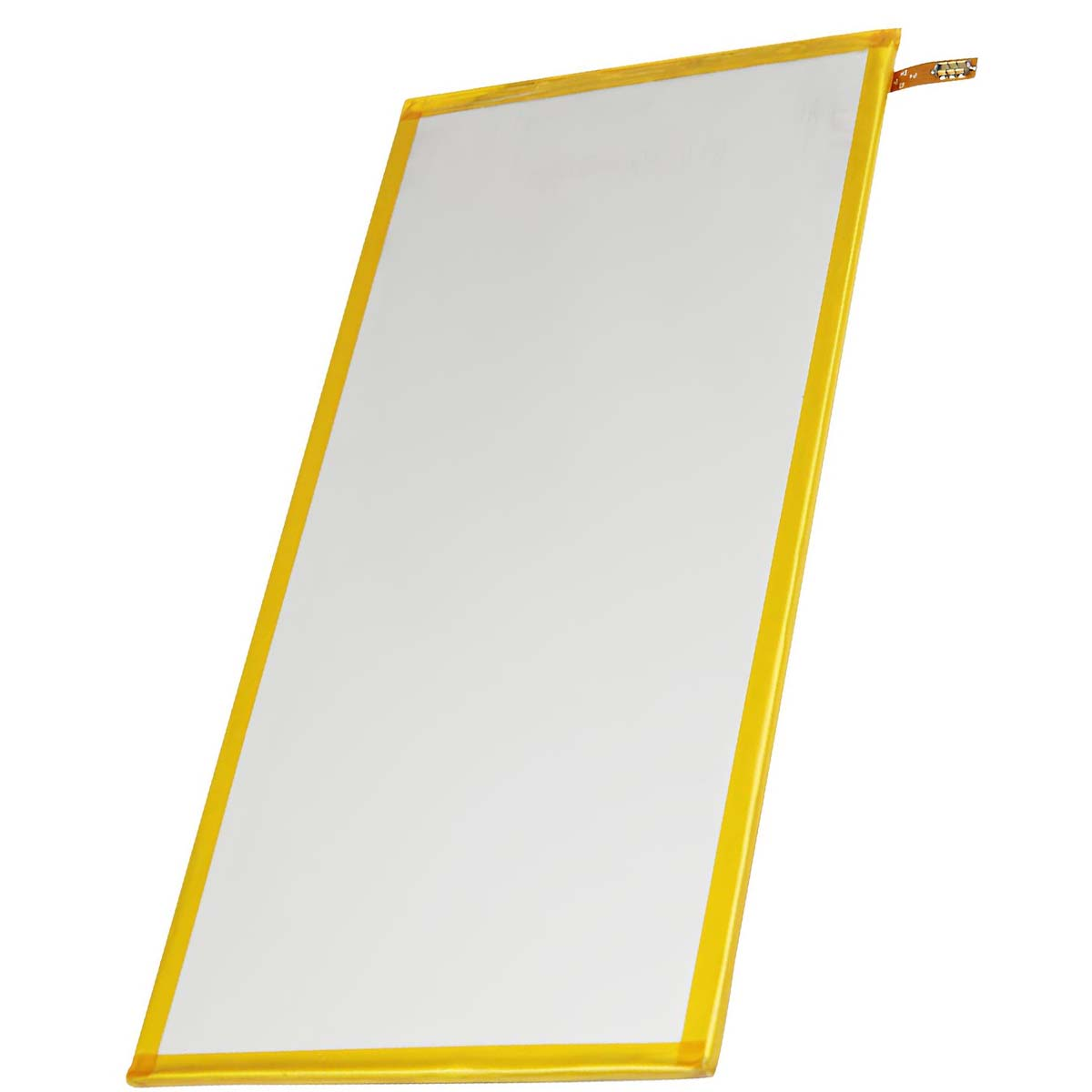 Una batería rectangular y delgada con borde amarillo y conectores plateados.