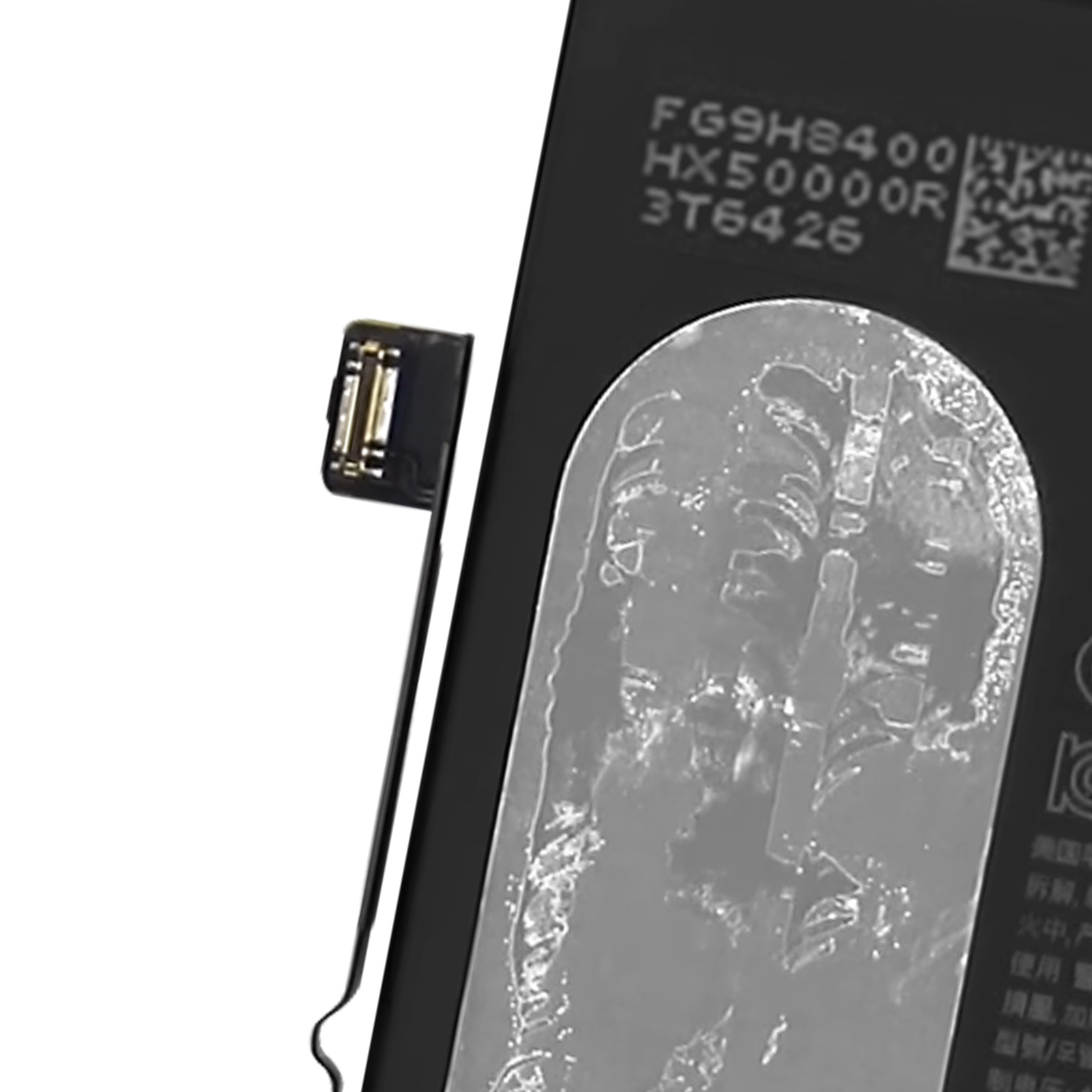 Primo piano di una batteria per smartphone con cavo di connessione e testo.